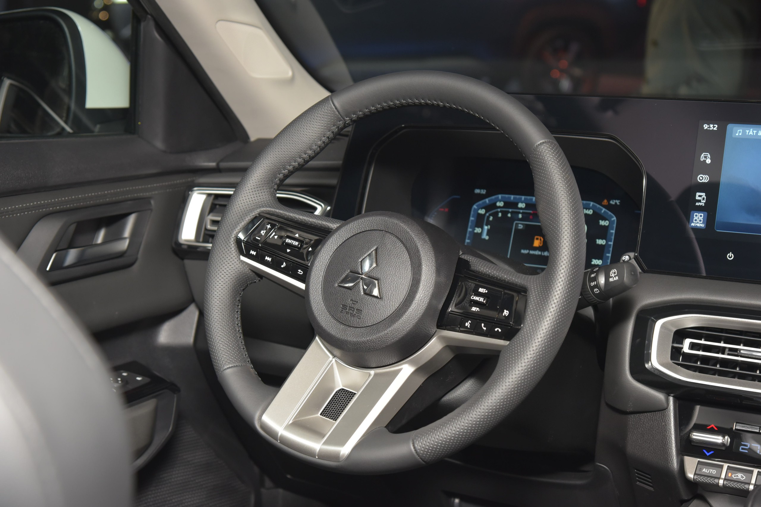 Cùng giá tầm 730 triệu đồng lấy Mitsubishi Destinator hay Toyota Innova Cross đều bản rẻ nhất: 7 chỗ, cùng cỡ, nhưng khác rõ ở tiện nghi và vận hành- Ảnh 7.