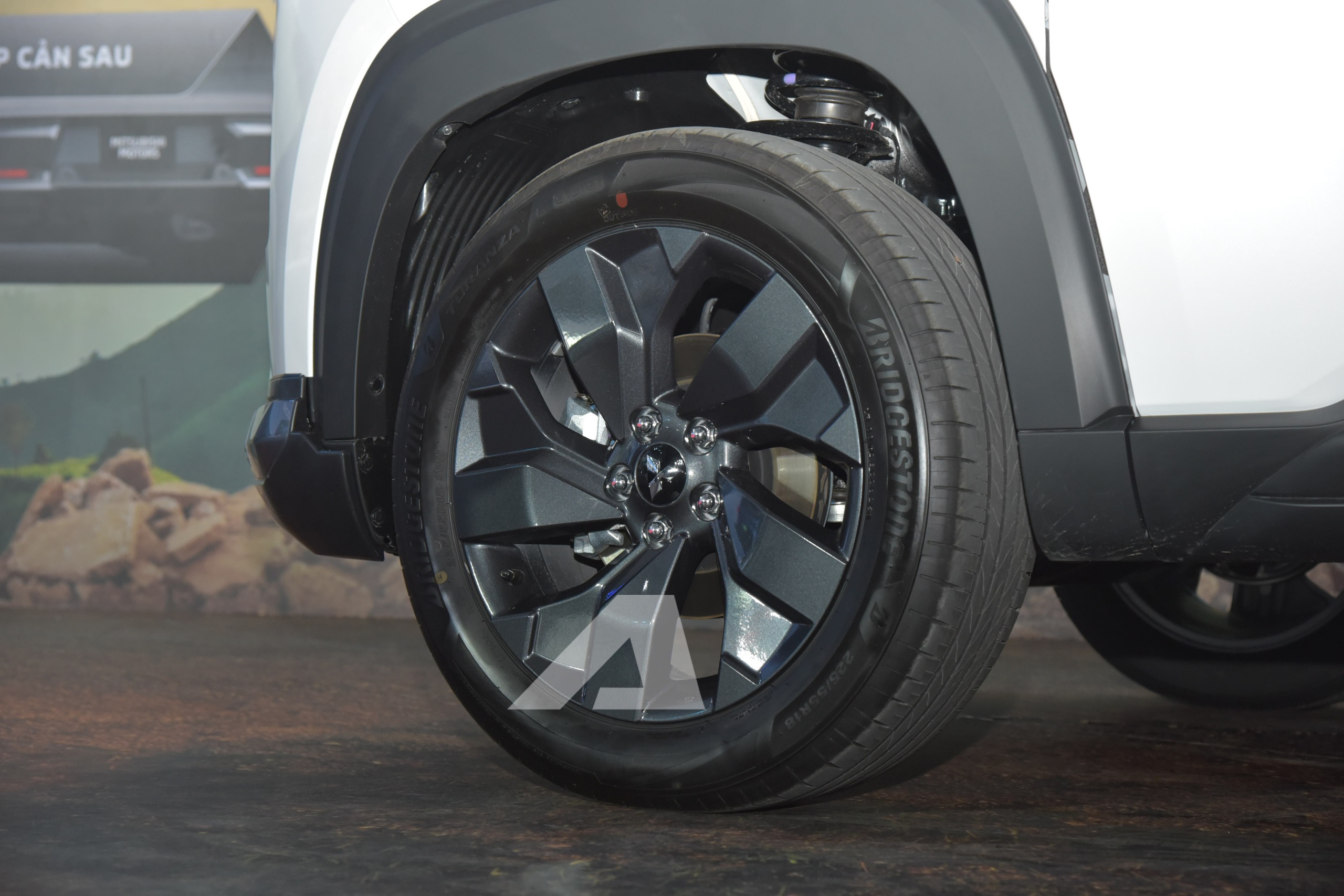 Cùng giá tầm 730 triệu đồng lấy Mitsubishi Destinator hay Toyota Innova Cross đều bản rẻ nhất: 7 chỗ, cùng cỡ, nhưng khác rõ ở tiện nghi và vận hành- Ảnh 9.