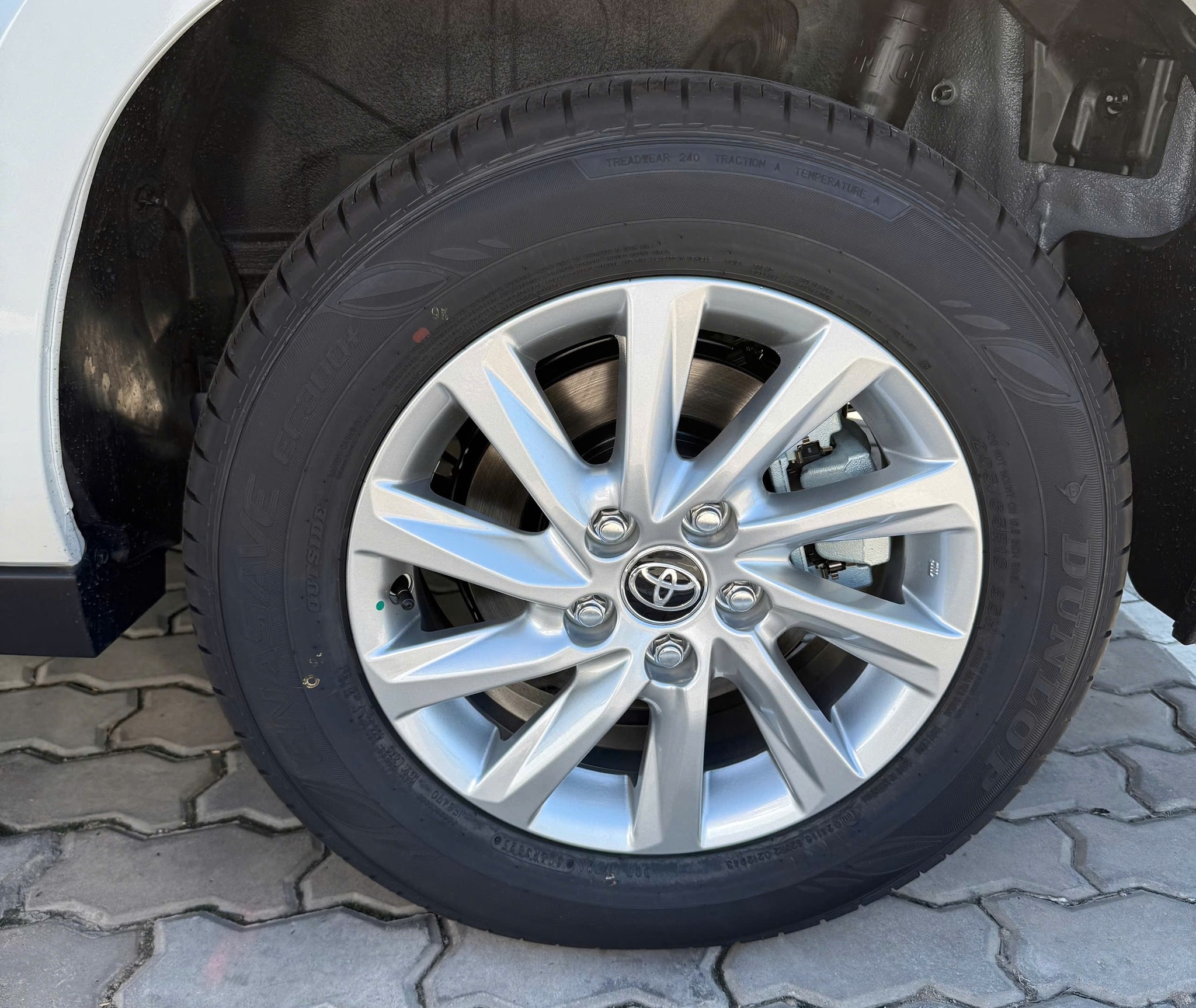 Cùng giá tầm 730 triệu đồng lấy Mitsubishi Destinator hay Toyota Innova Cross đều bản rẻ nhất: 7 chỗ, cùng cỡ, nhưng khác rõ ở tiện nghi và vận hành- Ảnh 10.