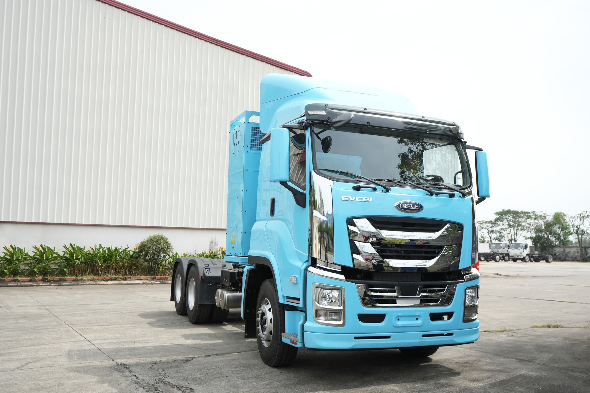 Việt Nam lần đầu có hãng vận chuyển dùng xe container thuần điện: Chạy tối đa 300km/sạc, kéo tải tối đa tới 39 tấn- Ảnh 2. Việt Nam lần đầu có hãng vận chuyển dùng xe container thuần điện: Chạy tối đa 300km/sạc, kéo tải tối đa tới 39 tấn- Ảnh 2.