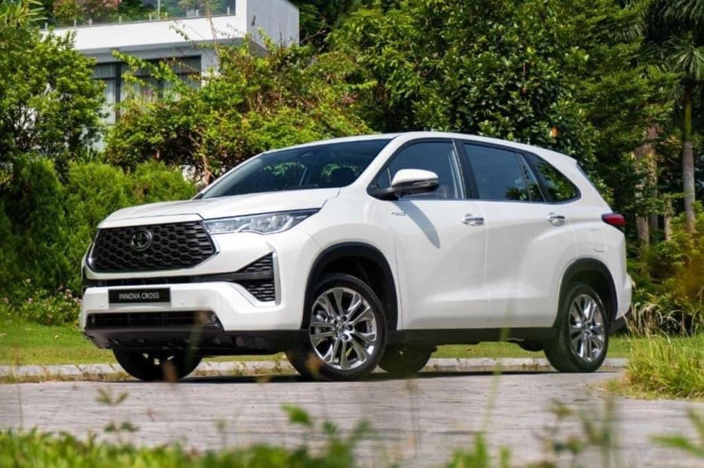 Xe hybrid năm 2025: Cuộc đua chưa 'ngã ngũ', Innova Cross có thể mất top 1 nếu điều này xảy ra- Ảnh 2. Xe hybrid năm 2025: Cuộc đua chưa 'ngã ngũ', Innova Cross có thể mất top 1 nếu điều này xảy ra- Ảnh 2.
