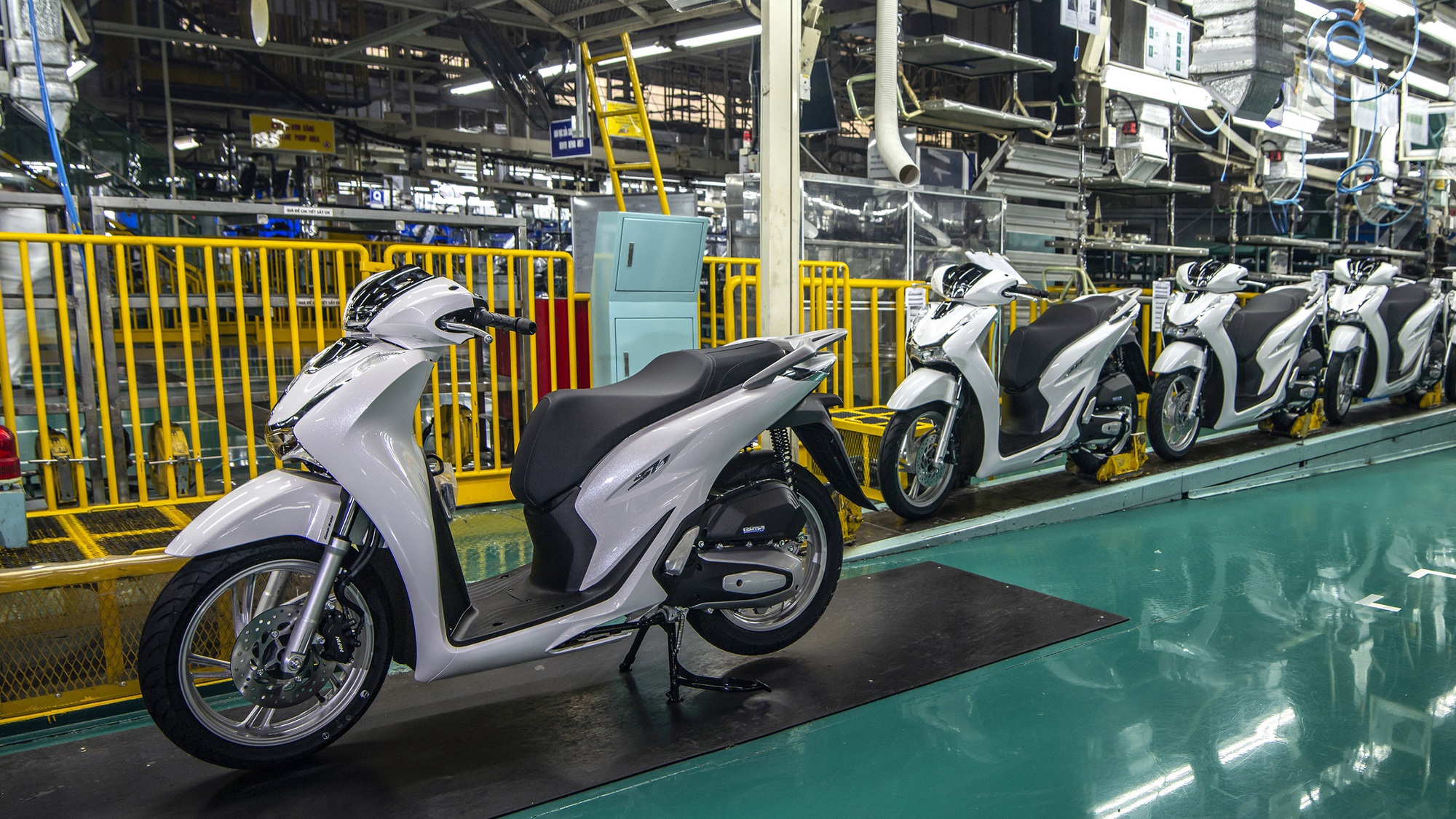 Xe điện lên ngôi, hàng loạt xe máy xăng 'quốc dân' giảm giá sâu dịp cuối năm- Ảnh 3. Xe điện lên ngôi, hàng loạt xe máy xăng 'quốc dân' giảm giá sâu dịp cuối năm- Ảnh 3.