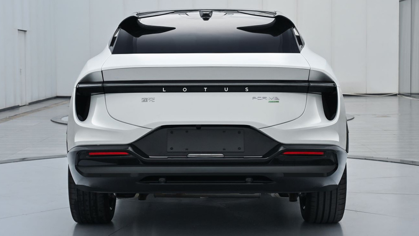 Hãng xe Anh sắp vào Việt Nam hé lộ SUV hybrid đầu tiên- Ảnh 2.