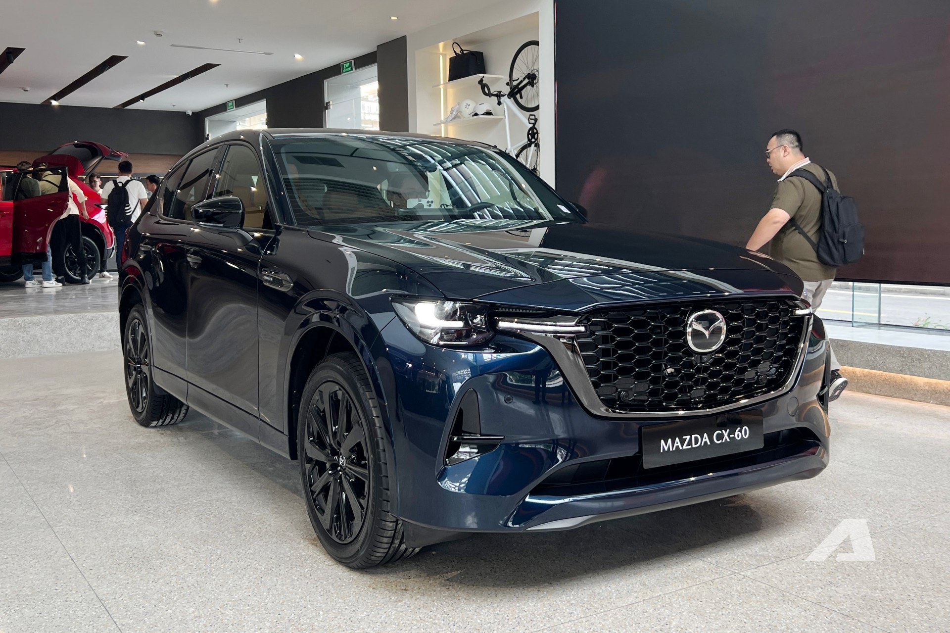 Ảnh thực tế Mazda CX-60 đầu tiên về Việt Nam: Thiết kế khác hẳn nhóm CX-5, CX-8, nội thất cao cấp ‘cận sang’, máy hybrid, bán từ năm sau- Ảnh 7. Ảnh thực tế Mazda CX-60 đầu tiên về Việt Nam: Thiết kế khác hẳn nhóm CX-5, CX-8, nội thất cao cấp ‘cận sang’, máy hybrid, bán từ năm sau- Ảnh 7.