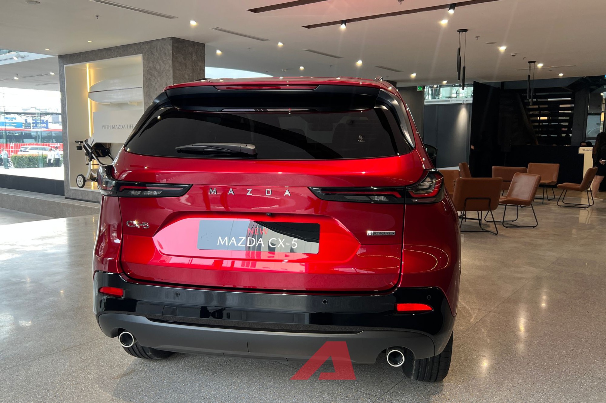 Mazda CX-5 thế hệ mới về Việt Nam: Xe nhập Nhật, lần đầu xuất hiện ở ĐNÁ, bản thương mại bán năm sau, có bản hybrid, giá khoảng 1,1 tỷ đồng- Ảnh 6. Mazda CX-5 thế hệ mới về Việt Nam: Xe nhập Nhật, lần đầu xuất hiện ở ĐNÁ, bản thương mại bán năm sau, có bản hybrid, giá khoảng 1,1 tỷ đồng- Ảnh 6.