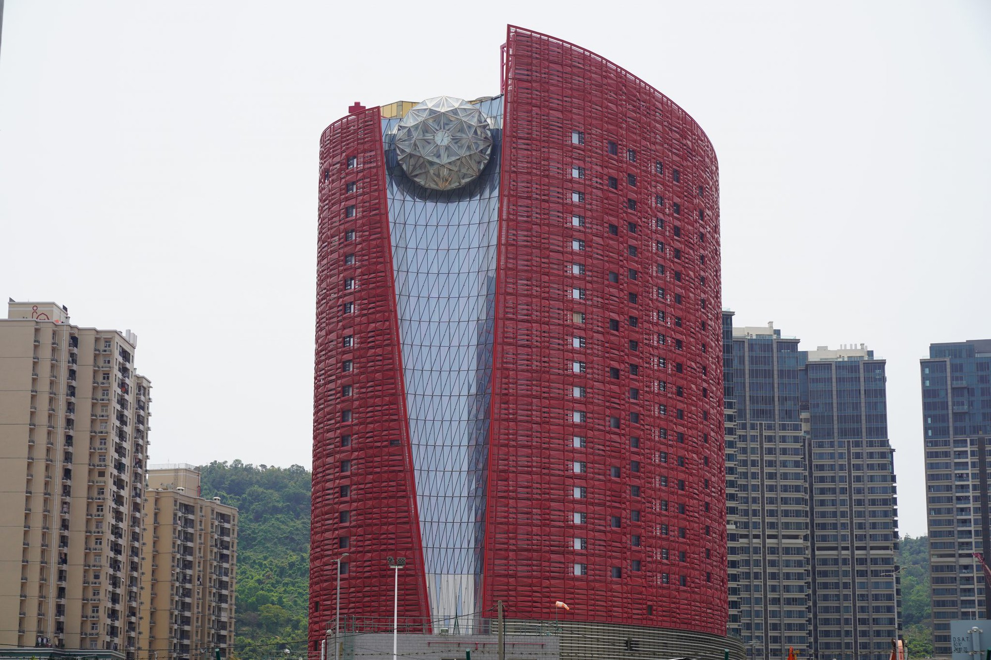 Từng được tỷ phú "xấu nhất Hong Kong (Trung Quốc)" mua với giá hơn 526 tỷ đồng, số phận 30 chiếc Rolls-Royce sau đó ra sao?- Ảnh 2. Từng được tỷ phú "xấu nhất Hong Kong (Trung Quốc)" mua với giá hơn 526 tỷ đồng, số phận 30 chiếc Rolls-Royce sau đó ra sao?- Ảnh 2.