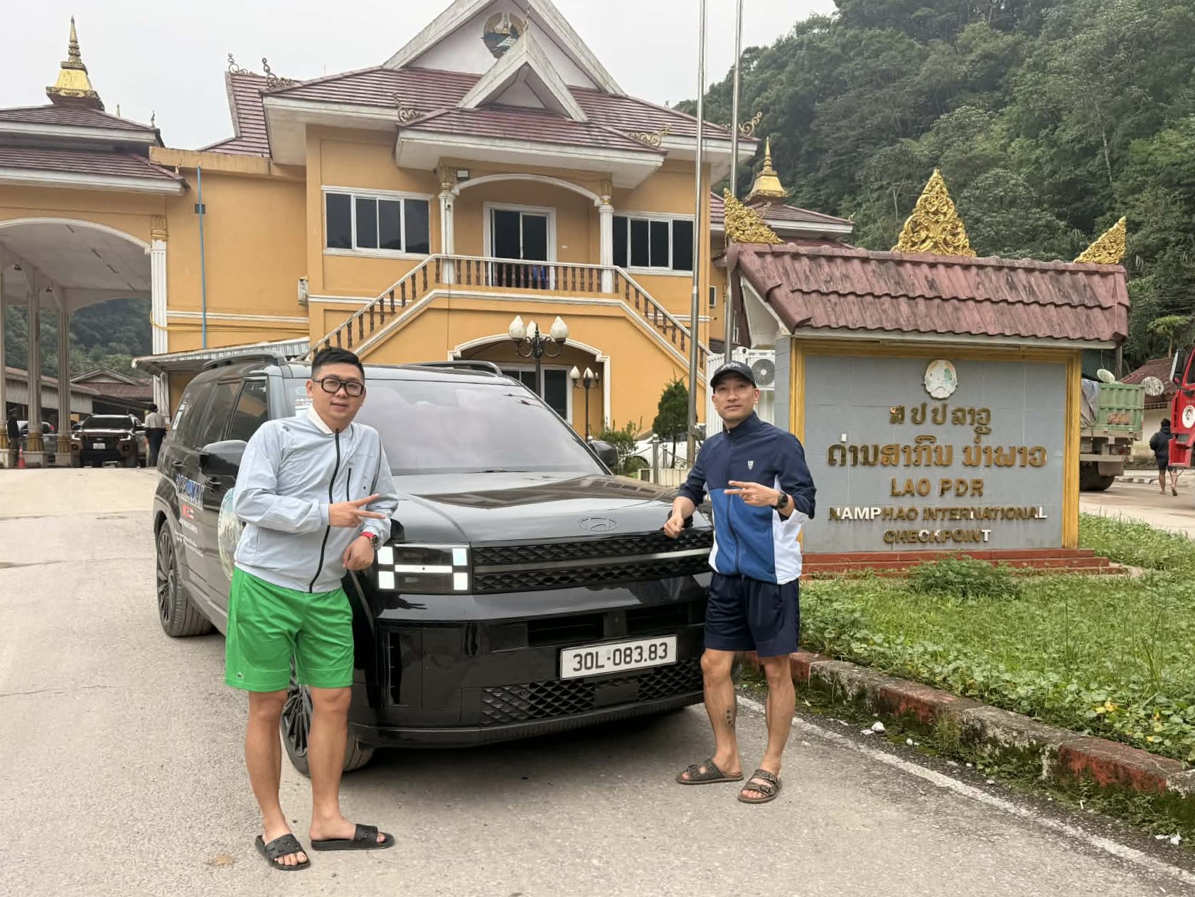 Chủ Hyundai Santa Fe đầu tiên Việt Nam chia sẻ: ‘Đã chạy 24.000km, chiếc xe hiếm hoi dùng quá 1 năm’- Ảnh 1. Chủ Hyundai Santa Fe đầu tiên Việt Nam chia sẻ: ‘Đã chạy 24.000km, chiếc xe hiếm hoi dùng quá 1 năm’- Ảnh 1.