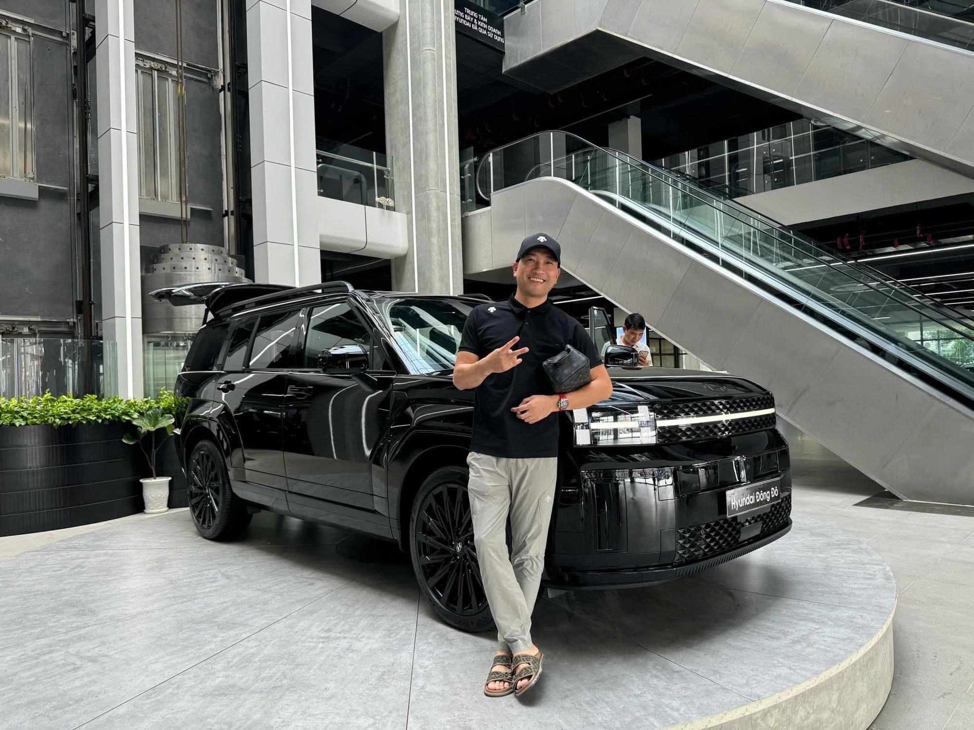 Chủ Hyundai Santa Fe đầu tiên Việt Nam chia sẻ: ‘Đã chạy 24.000km, chiếc xe hiếm hoi dùng quá 1 năm’- Ảnh 2. Chủ Hyundai Santa Fe đầu tiên Việt Nam chia sẻ: ‘Đã chạy 24.000km, chiếc xe hiếm hoi dùng quá 1 năm’- Ảnh 2.