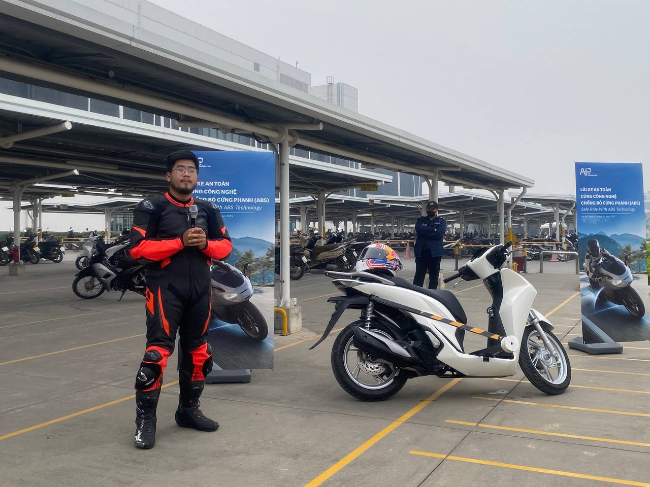 Xem test thực tế ABS trên Honda SH để thấy công nghệ này có thực sự ‘thần thánh’ hay không- Ảnh 2. Xem test thực tế ABS trên Honda SH để thấy công nghệ này có thực sự ‘thần thánh’ hay không- Ảnh 2.