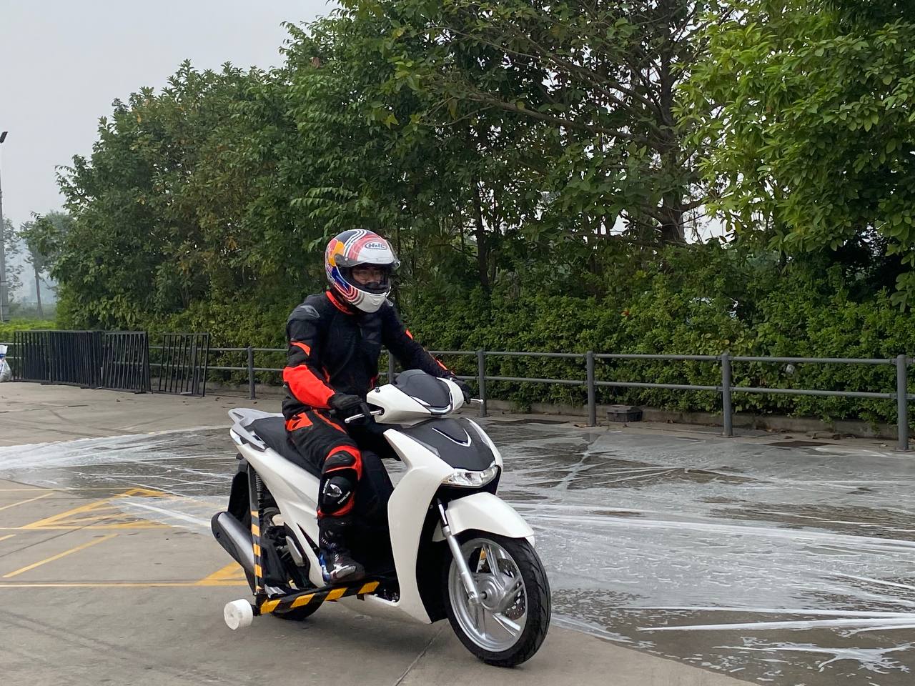 Xem test thực tế ABS trên Honda SH để thấy công nghệ này có thực sự ‘thần thánh’ hay không- Ảnh 1. Xem test thực tế ABS trên Honda SH để thấy công nghệ này có thực sự ‘thần thánh’ hay không- Ảnh 1.