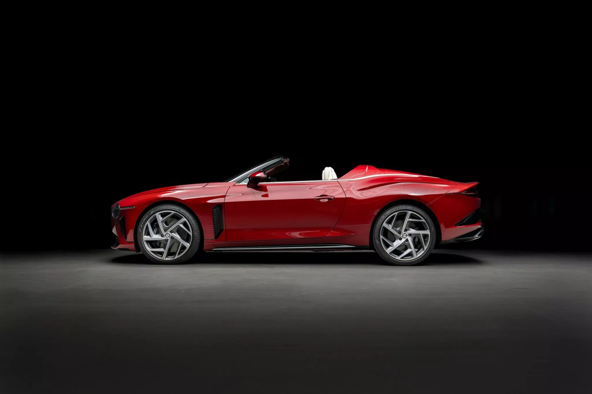 Chiếc Bentley cực hiếm này 'mất giá' gần 22 tỷ đồng sau 1.000km lăn bánh, chứng minh không phải cứ bản giới hạn là bán lãi- Ảnh 2. Chiếc Bentley cực hiếm này 'mất giá' gần 22 tỷ đồng sau 1.000km lăn bánh, chứng minh không phải cứ bản giới hạn là bán lãi- Ảnh 2.