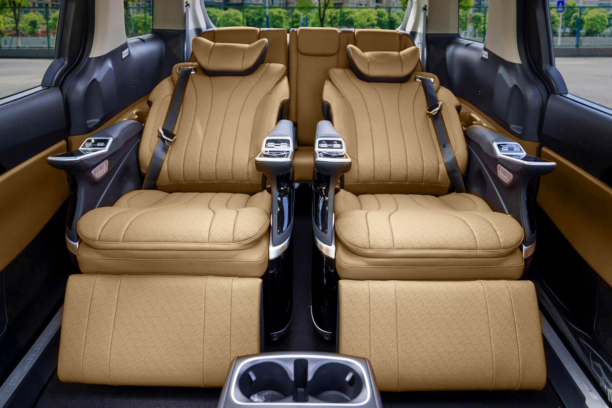 Kia Carnival Hybrid thêm bản Premium tại Việt Nam: Giá từ 1,539 tỷ đồng, thêm bản ghế VIP và cá nhân hóa nội thất, quyết đấu VW Viloran- Ảnh 4. Kia Carnival Hybrid thêm bản Premium tại Việt Nam: Giá từ 1,539 tỷ đồng, thêm bản ghế VIP và cá nhân hóa nội thất, quyết đấu VW Viloran- Ảnh 4.