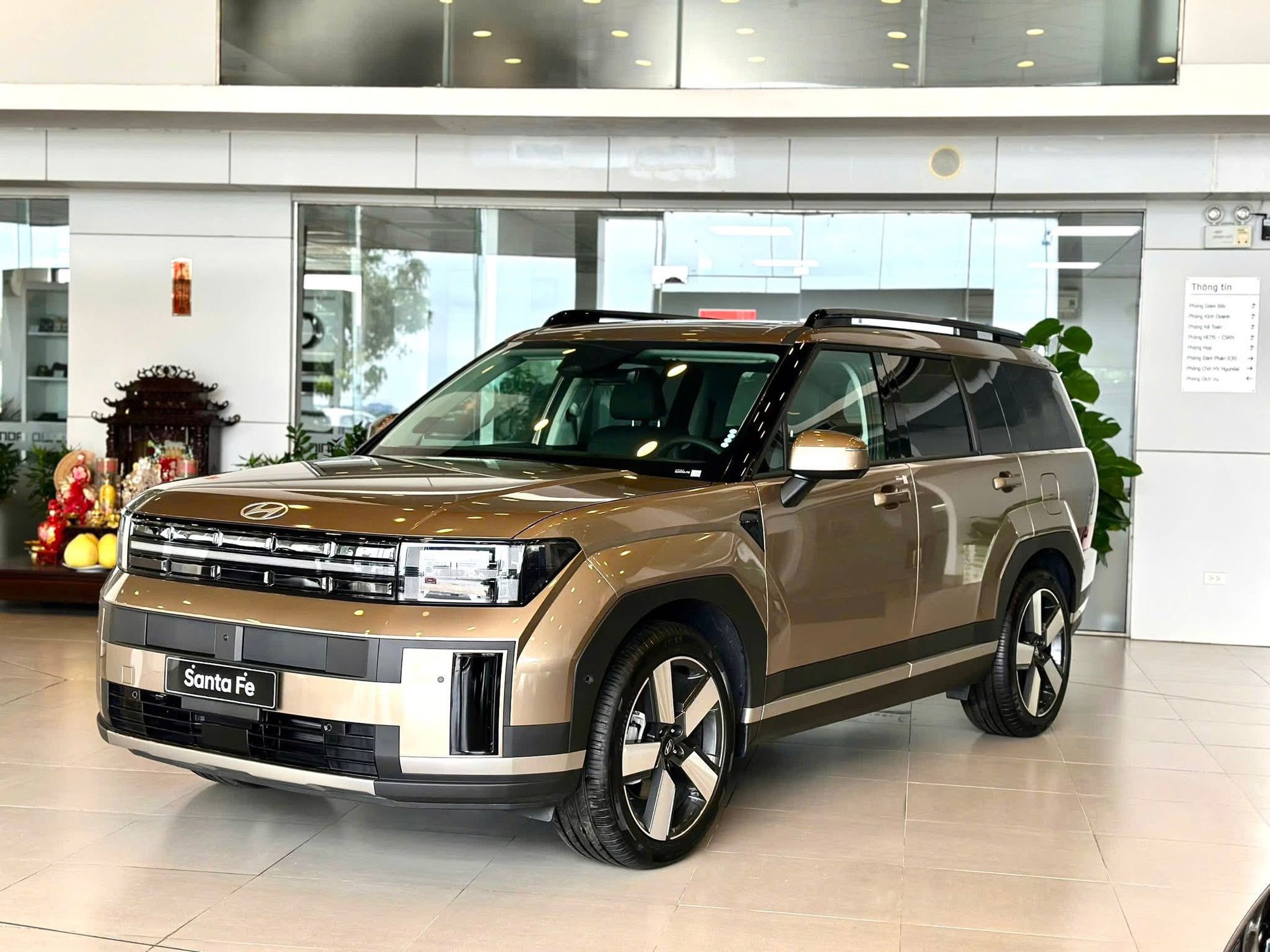 Hyundai Santa Fe giảm tới 240 triệu tại đại lý, giá thực tế 'chung mâm' với C-CUV bản cao, nhưng không mua sớm thành điểm trừ rất lớn- Ảnh 2. Hyundai Santa Fe giảm tới 240 triệu tại đại lý, giá thực tế 'chung mâm' với C-CUV bản cao, nhưng không mua sớm thành điểm trừ rất lớn- Ảnh 2.