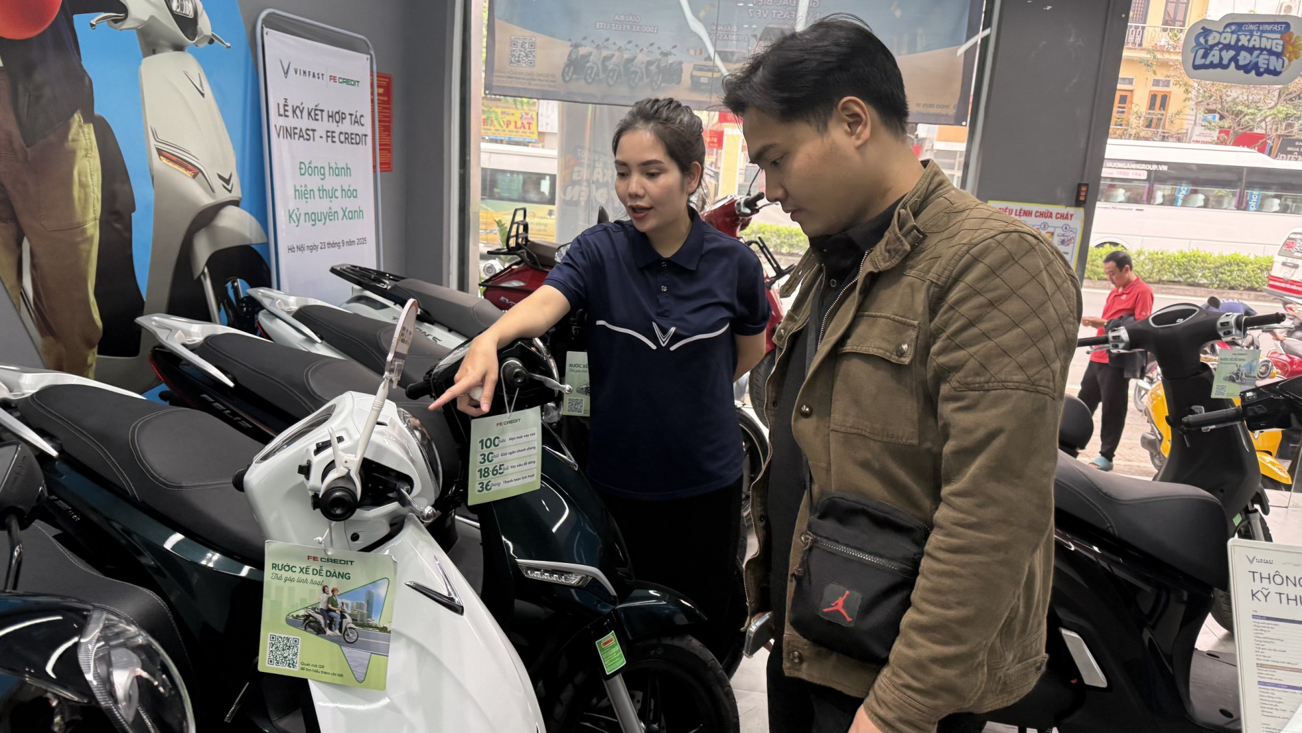 Xe m&aacute;y điện &ldquo;n&oacute;ng dần&rdquo; trước lộ tr&igrave;nh hạn chế xe xăng- Ảnh 2.