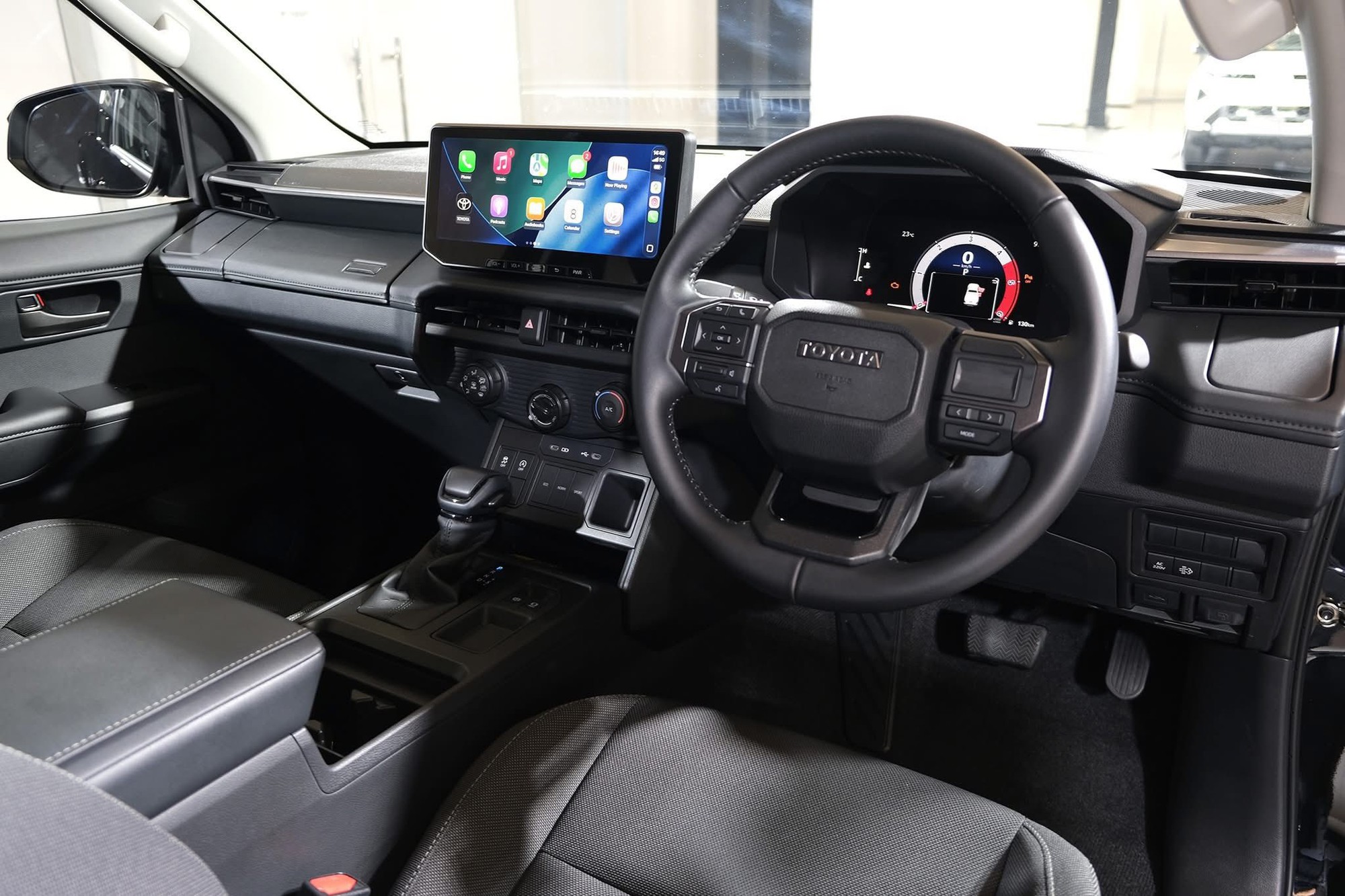 Toyota Hilux 2026 lần đầu được hé lộ chính thức tại Việt Nam: Ra mắt tháng sau với nhiều thay đổi lột xác, dễ có 3 bản đấu Ranger- Ảnh 4. Toyota Hilux 2026 lần đầu được hé lộ chính thức tại Việt Nam: Ra mắt tháng sau với nhiều thay đổi lột xác, dễ có 3 bản đấu Ranger- Ảnh 4.