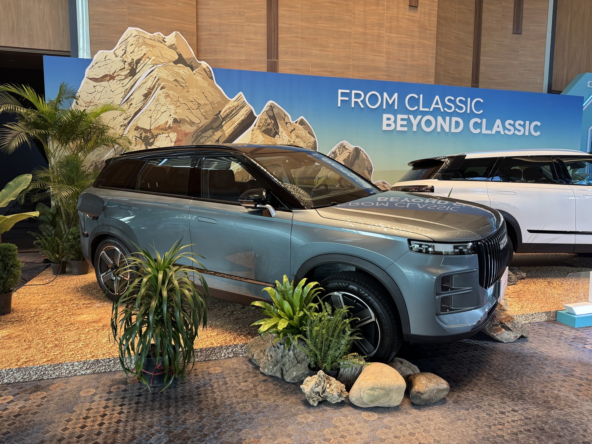 45 xe gầm cao ra mắt Việt Nam 2025: Gần nửa vẫn chạy xăng, dầu nhưng xe điện, hybrid có nhiều cái tên hot- Ảnh 41. 45 xe gầm cao ra mắt Việt Nam 2025: Gần nửa vẫn chạy xăng, dầu nhưng xe điện, hybrid có nhiều cái tên hot- Ảnh 41.