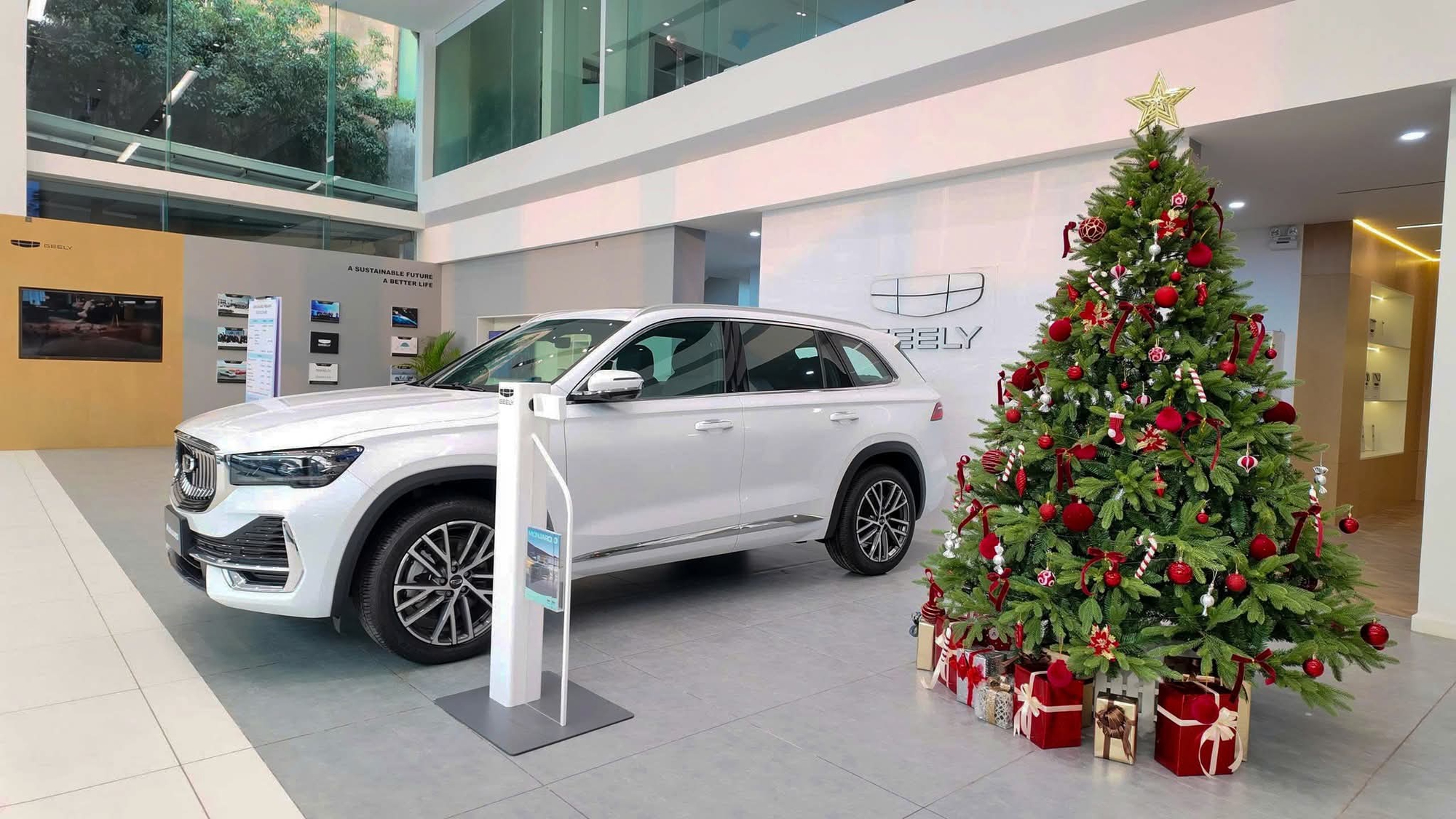 Tung hàng loạt ưu đãi lớn, Geely Monjaro "gây sốc" phân khúc SUV cỡ D- Ảnh 1. Tung hàng loạt ưu đãi lớn, Geely Monjaro "gây sốc" phân khúc SUV cỡ D- Ảnh 1.