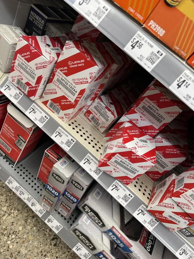 Mua lọc dầu xe Toyota ở siêu thị, chủ xe ngỡ ngàng vì bị tráo đồ đểu bên trong- Ảnh 3. Mua lọc dầu xe Toyota ở siêu thị, chủ xe ngỡ ngàng vì bị tráo đồ đểu bên trong- Ảnh 3.