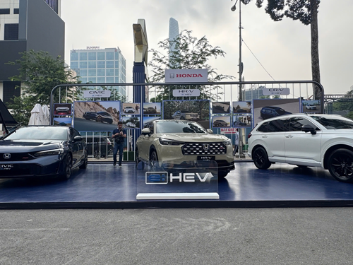 Giá xe hybrid khó giảm ngay- Ảnh 1. Giá xe hybrid khó giảm ngay- Ảnh 1.