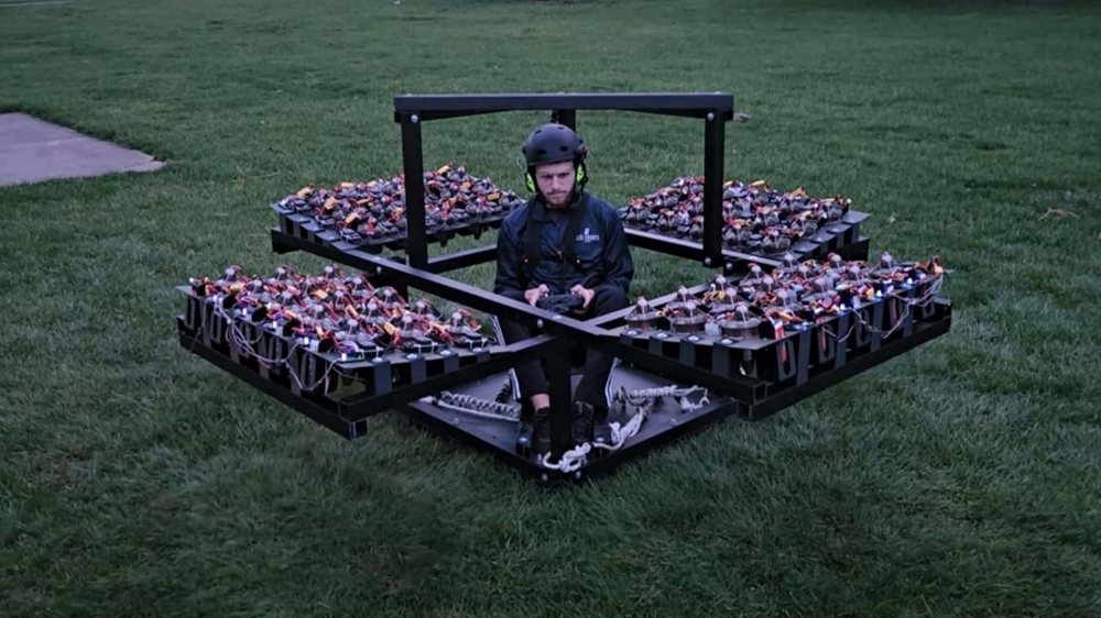 Đ&acirc;y l&agrave; chiếc m&ocirc; t&ocirc; bay được chế tạo từ 48 động cơ phản lực thu nhỏ v&agrave; bạn c&oacute; thể mua trước với 990 USD- Ảnh 2.