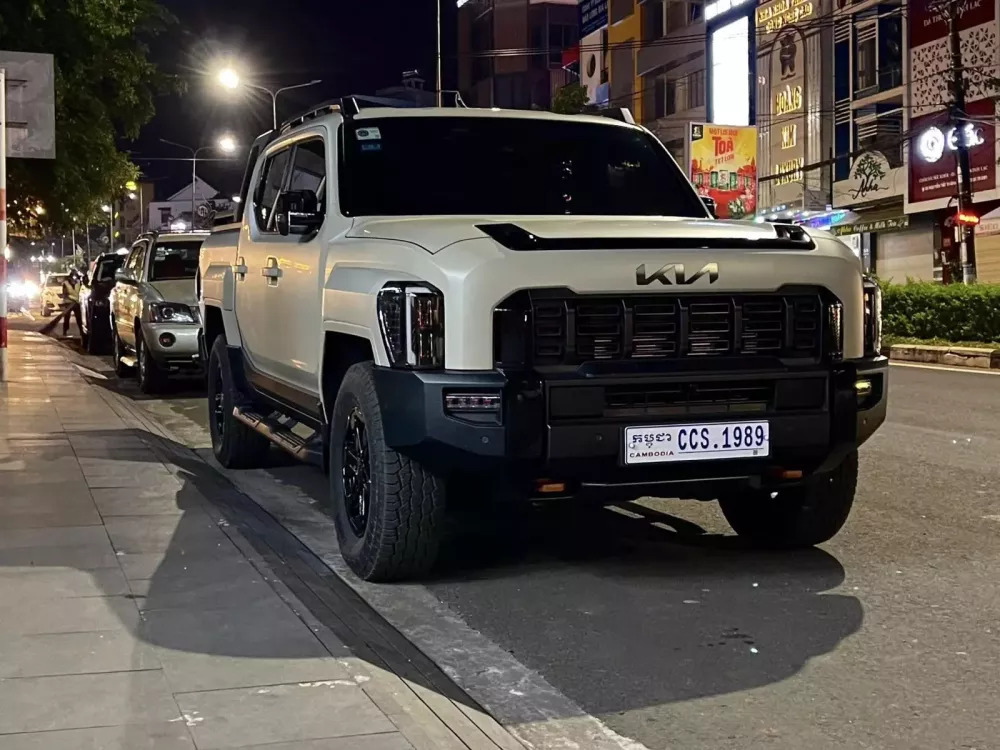 Cận cảnh Kia Tasman 2025 đầu ti&ecirc;n tại Việt Nam: Bản X-Pro chuy&ecirc;n off-road, gầm 252mm cao hơn cả Ranger, kh&aacute;ch chờ xe ch&iacute;nh h&atilde;ng c&oacute; thể tham khảo- Ảnh 3.