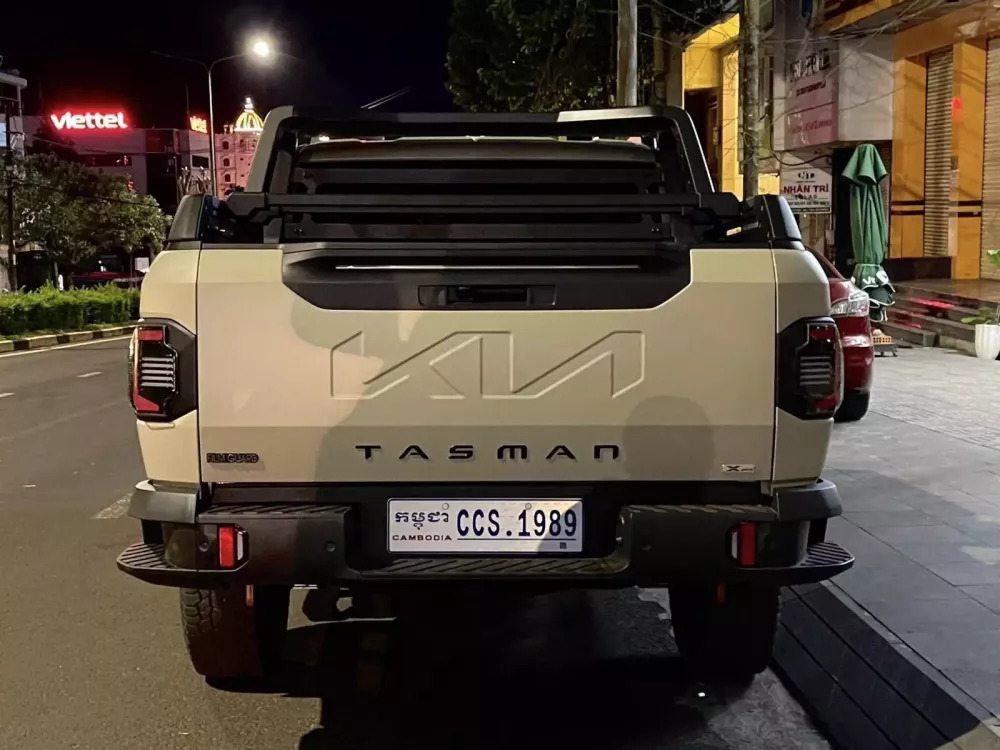 Cận cảnh Kia Tasman 2025 đầu ti&ecirc;n tại Việt Nam: Bản X-Pro chuy&ecirc;n off-road, gầm 252mm cao hơn cả Ranger, kh&aacute;ch chờ xe ch&iacute;nh h&atilde;ng c&oacute; thể tham khảo- Ảnh 6.