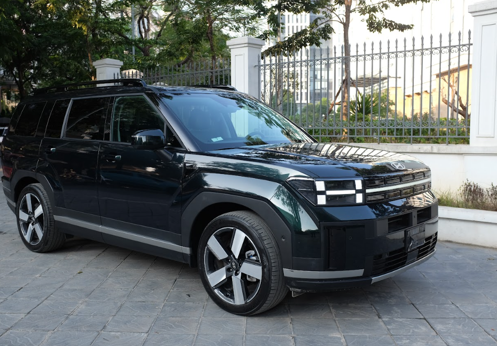 Mua SUV 7 chỗ nhưng giá dưới 1 tỷ: Santa Fe có ưu thế về giá lẫn bảo hành, đấu mu-X và CX-8 đậm chất ‘ăn chắc mặc bền’- Ảnh 1.