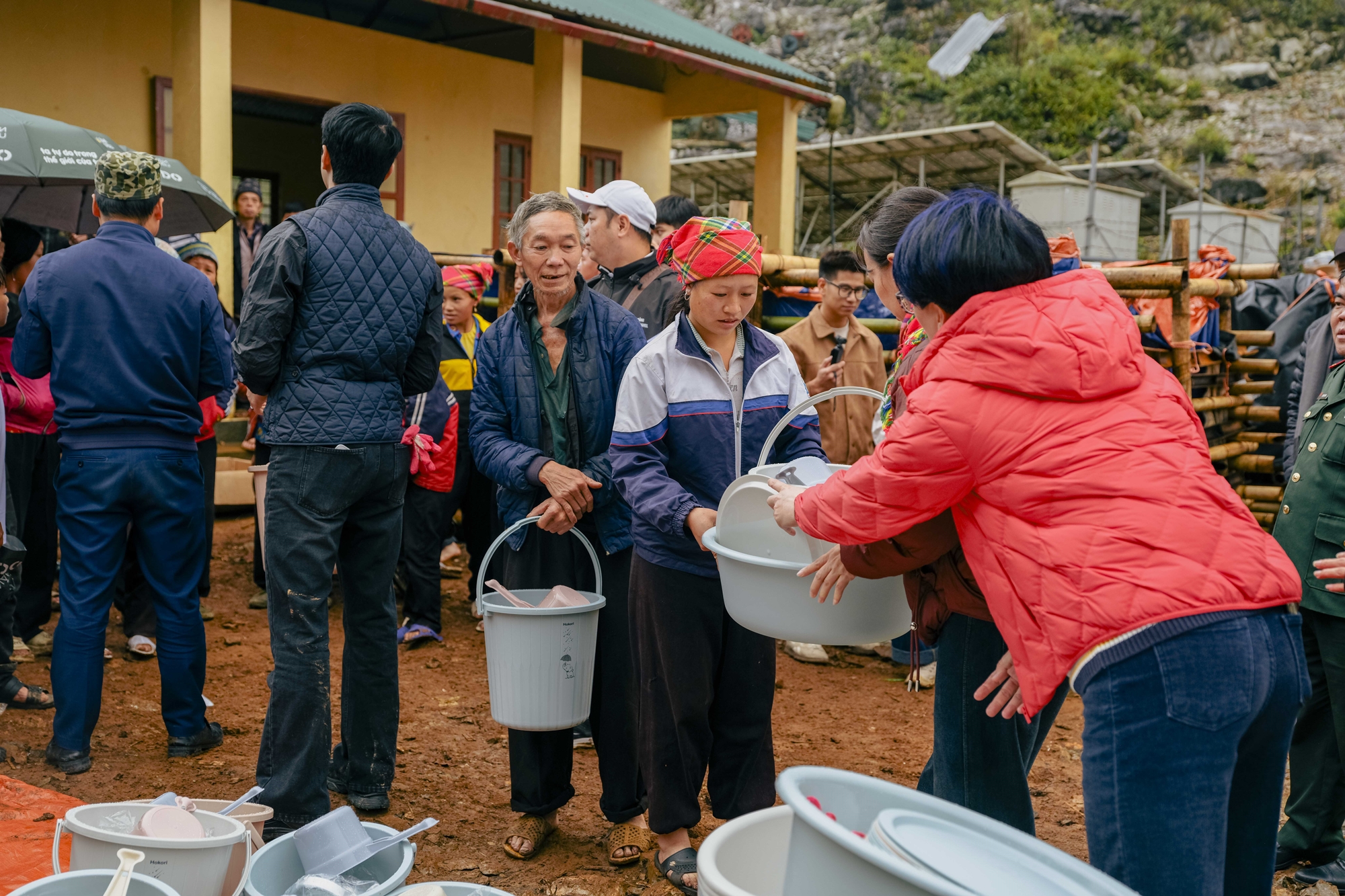 Ford Ranger vượt địa hình ‘không cho phép sự chủ quan’, tới Cao Bằng hỗ trợ người dân gặp khó khăn- Ảnh 20. Ford Ranger vượt địa hình ‘không cho phép sự chủ quan’, tới Cao Bằng hỗ trợ người dân gặp khó khăn- Ảnh 20.