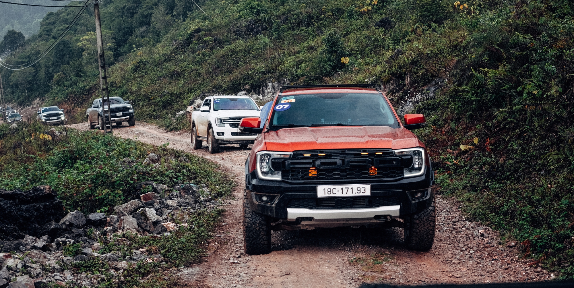 Ford Ranger vượt địa hình ‘không cho phép sự chủ quan’, tới Cao Bằng hỗ trợ người dân gặp khó khăn- Ảnh 4. Ford Ranger vượt địa hình ‘không cho phép sự chủ quan’, tới Cao Bằng hỗ trợ người dân gặp khó khăn- Ảnh 4.