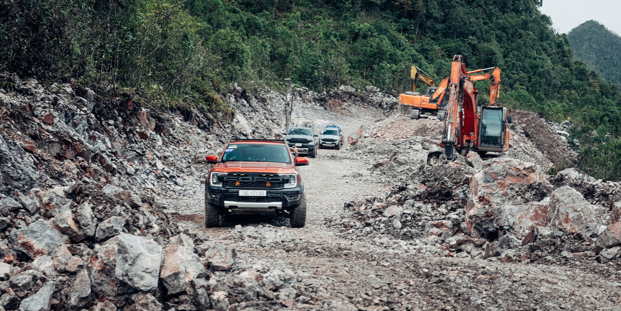 Ford Ranger vượt địa hình ‘không cho phép sự chủ quan’, tới Cao Bằng hỗ trợ người dân gặp khó khăn- Ảnh 15. Ford Ranger vượt địa hình ‘không cho phép sự chủ quan’, tới Cao Bằng hỗ trợ người dân gặp khó khăn- Ảnh 15.