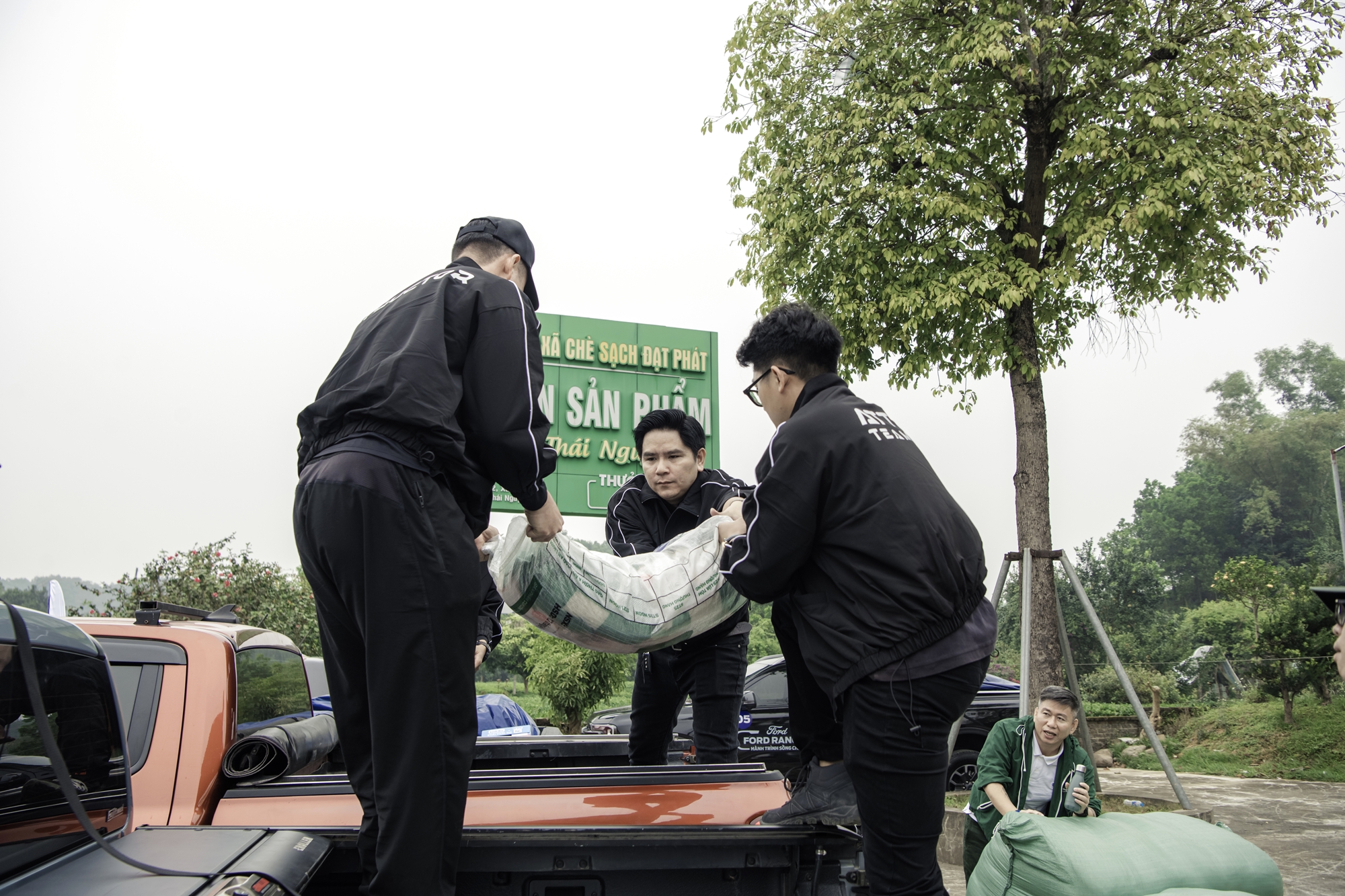 Ford Ranger vượt địa hình ‘không cho phép sự chủ quan’, tới Cao Bằng hỗ trợ người dân gặp khó khăn- Ảnh 24. Ford Ranger vượt địa hình ‘không cho phép sự chủ quan’, tới Cao Bằng hỗ trợ người dân gặp khó khăn- Ảnh 24.