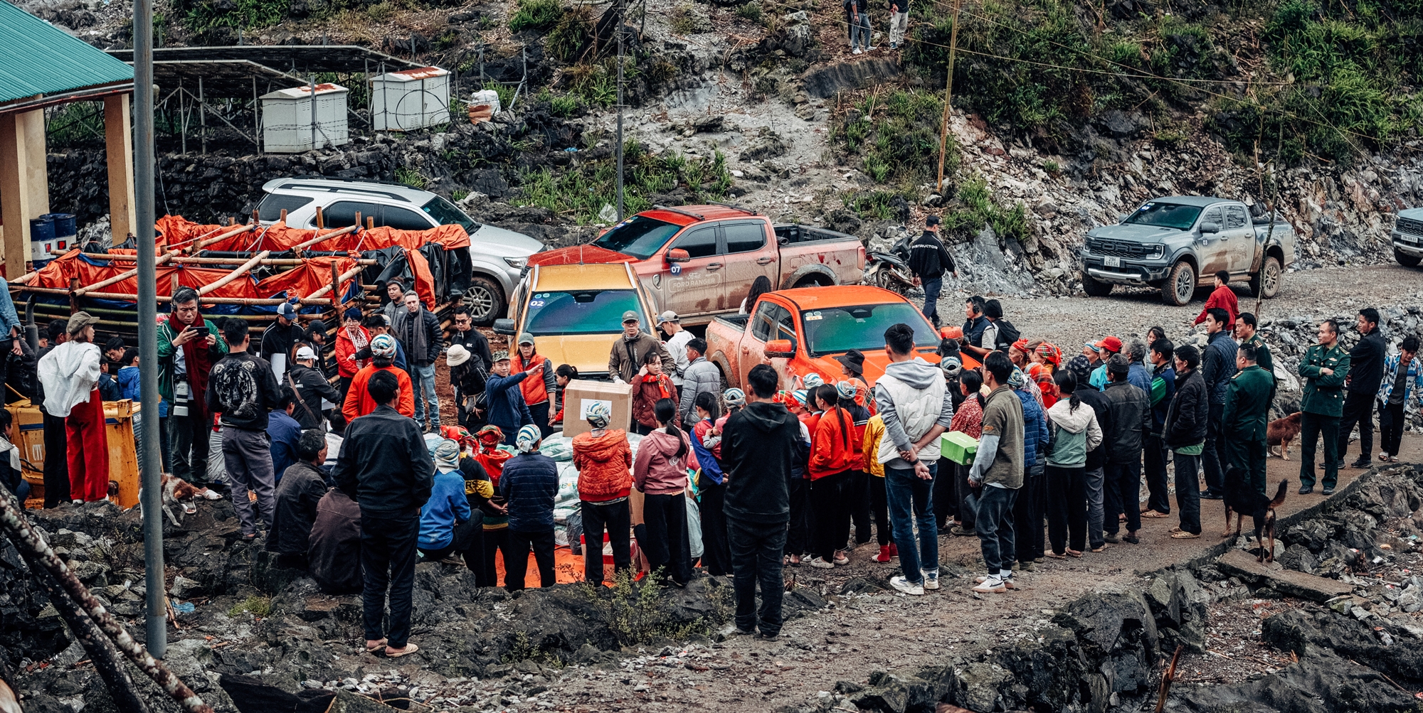 Ford Ranger vượt địa hình ‘không cho phép sự chủ quan’, tới Cao Bằng hỗ trợ người dân gặp khó khăn- Ảnh 23. Ford Ranger vượt địa hình ‘không cho phép sự chủ quan’, tới Cao Bằng hỗ trợ người dân gặp khó khăn- Ảnh 23.