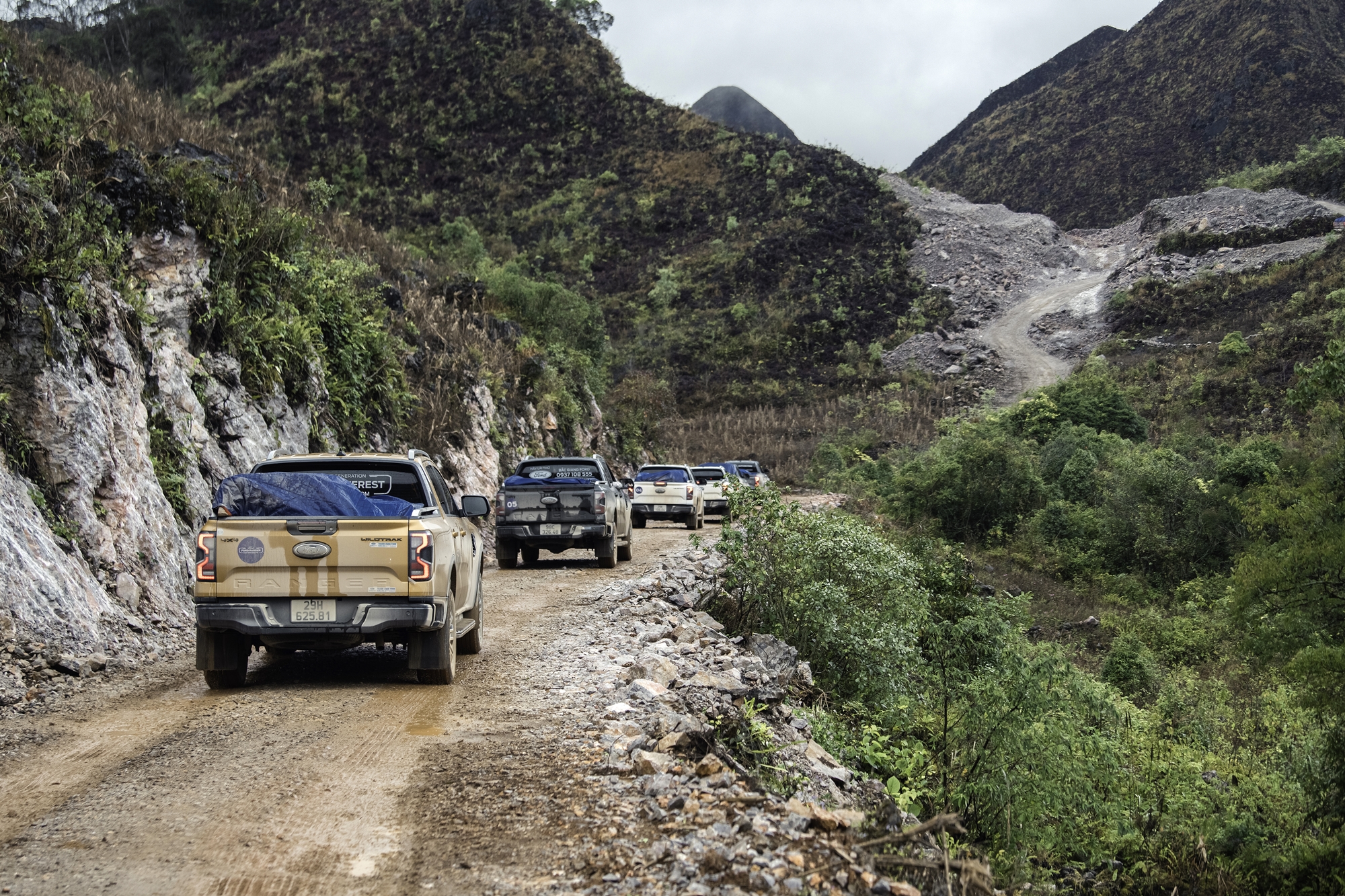 Ford Ranger vượt địa hình ‘không cho phép sự chủ quan’, tới Cao Bằng hỗ trợ người dân gặp khó khăn- Ảnh 12. Ford Ranger vượt địa hình ‘không cho phép sự chủ quan’, tới Cao Bằng hỗ trợ người dân gặp khó khăn- Ảnh 12.