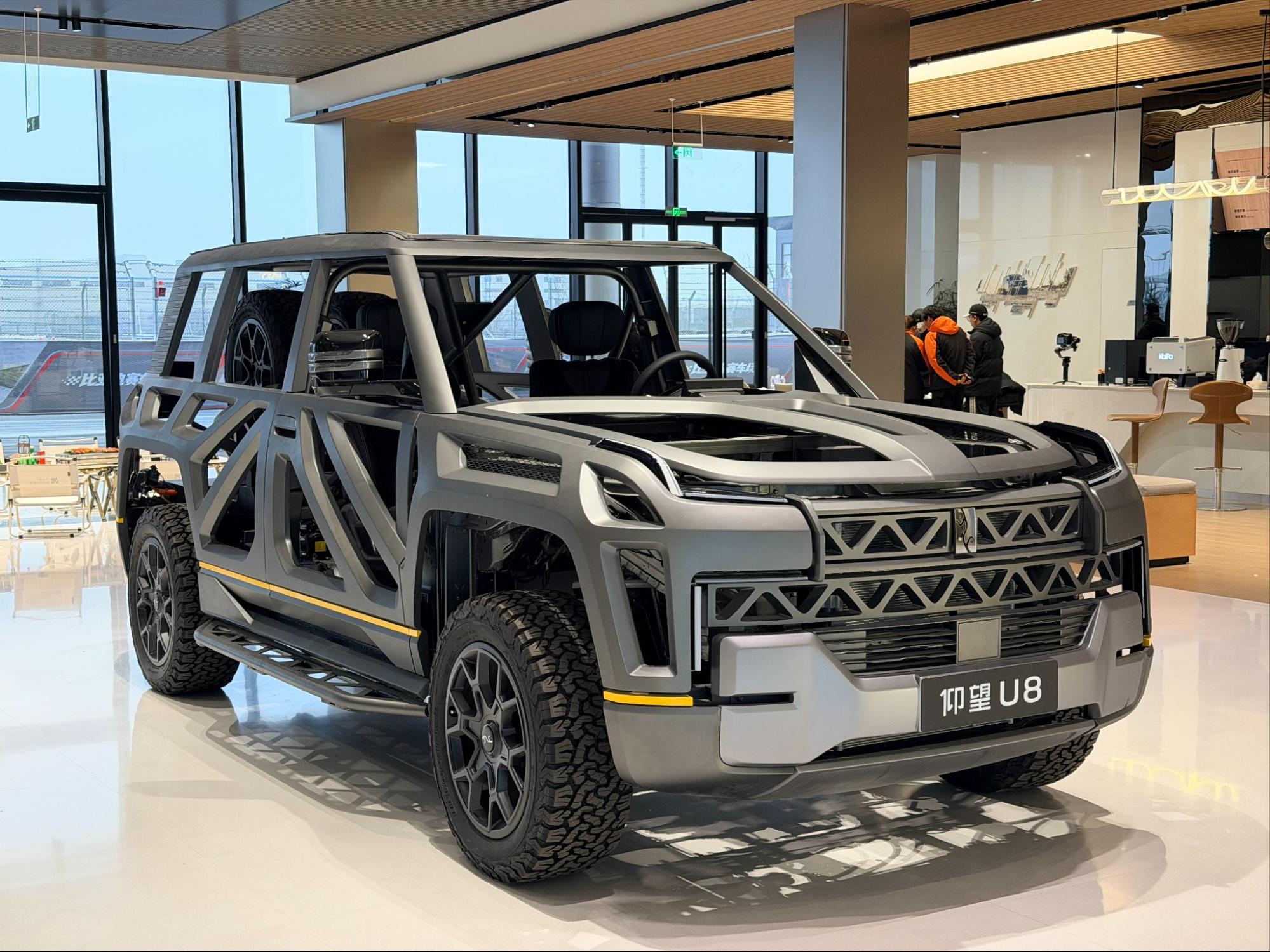 Tôi sang Trung Quốc trải nghiệm đường đua khổng lồ phủ trong tuyết dày của BYD: Leo dốc cát, bơi trong nước, nghiêng 30 độ đều trong ‘1 nốt nhạc’- Ảnh 7.