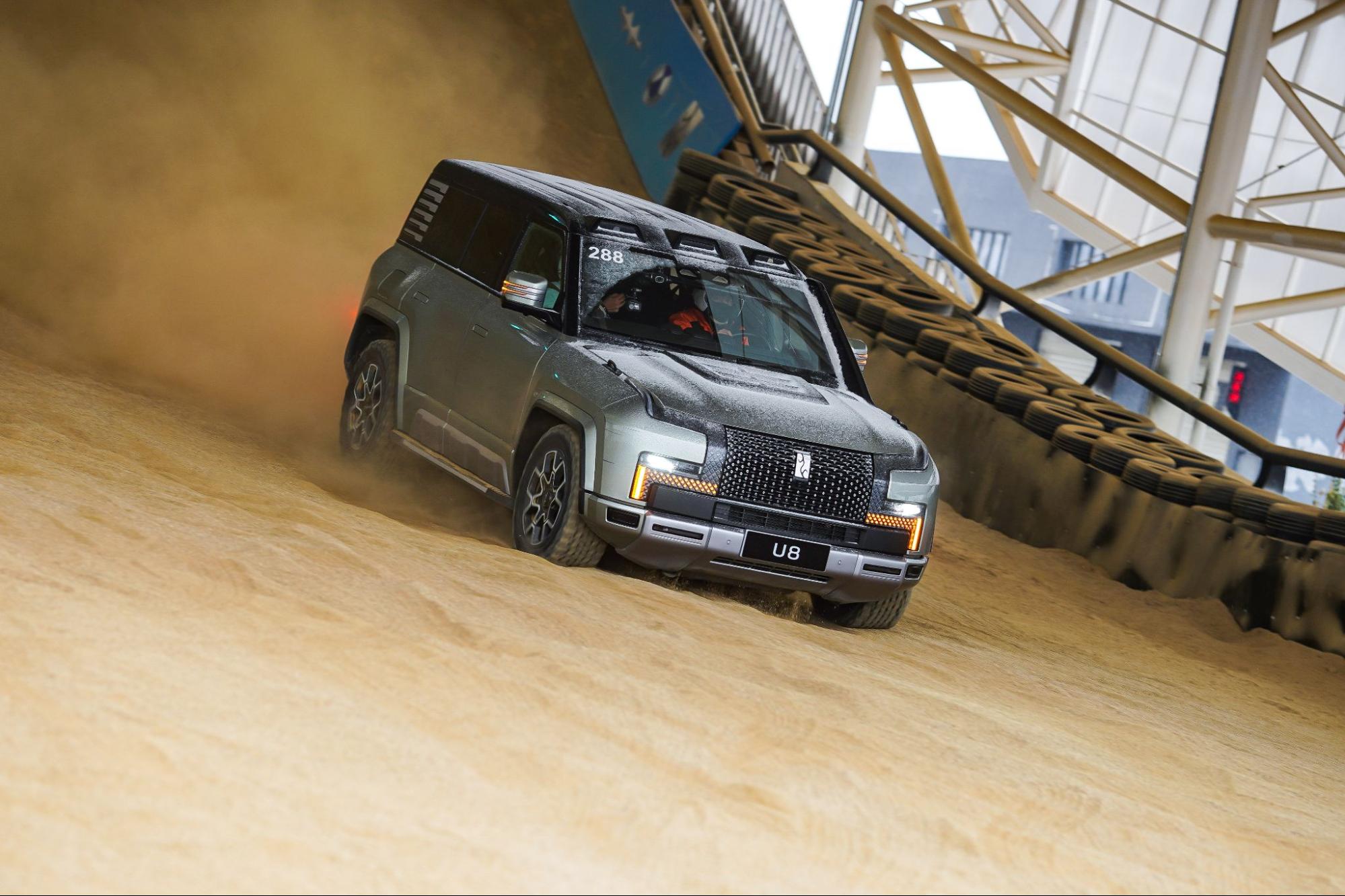 Tôi sang Trung Quốc trải nghiệm đường đua khổng lồ phủ trong tuyết dày của BYD: Leo dốc cát, bơi trong nước, nghiêng 30 độ đều trong ‘1 nốt nhạc’- Ảnh 17.