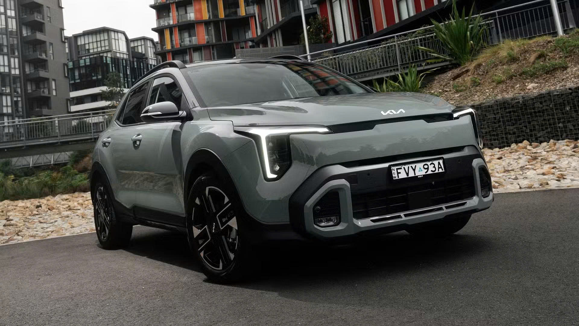 Kia Stonic - CUV cùng cỡ Sonet có bản nâng cấp, thêm động cơ hybrid, giá quy đổi từ 492 triệu đồng- Ảnh 1.