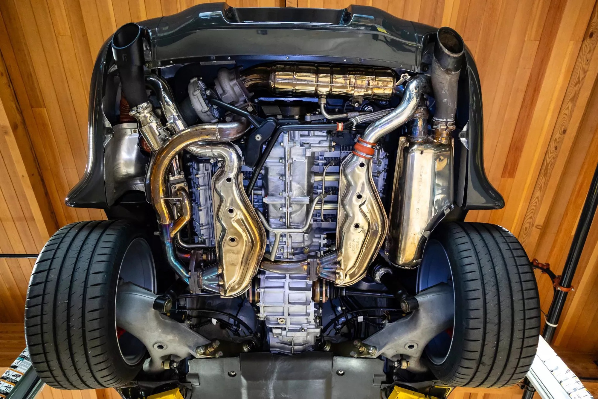 Porsche 911 Turbo 30 tuổi có giá lên tới 22 tỷ đồng, đắt ngang siêu xe đời mới, danh tính chủ cũ khiến ai cũng bất ngờ- Ảnh 3. Porsche 911 Turbo 30 tuổi có giá lên tới 22 tỷ đồng, đắt ngang siêu xe đời mới, danh tính chủ cũ khiến ai cũng bất ngờ- Ảnh 3.