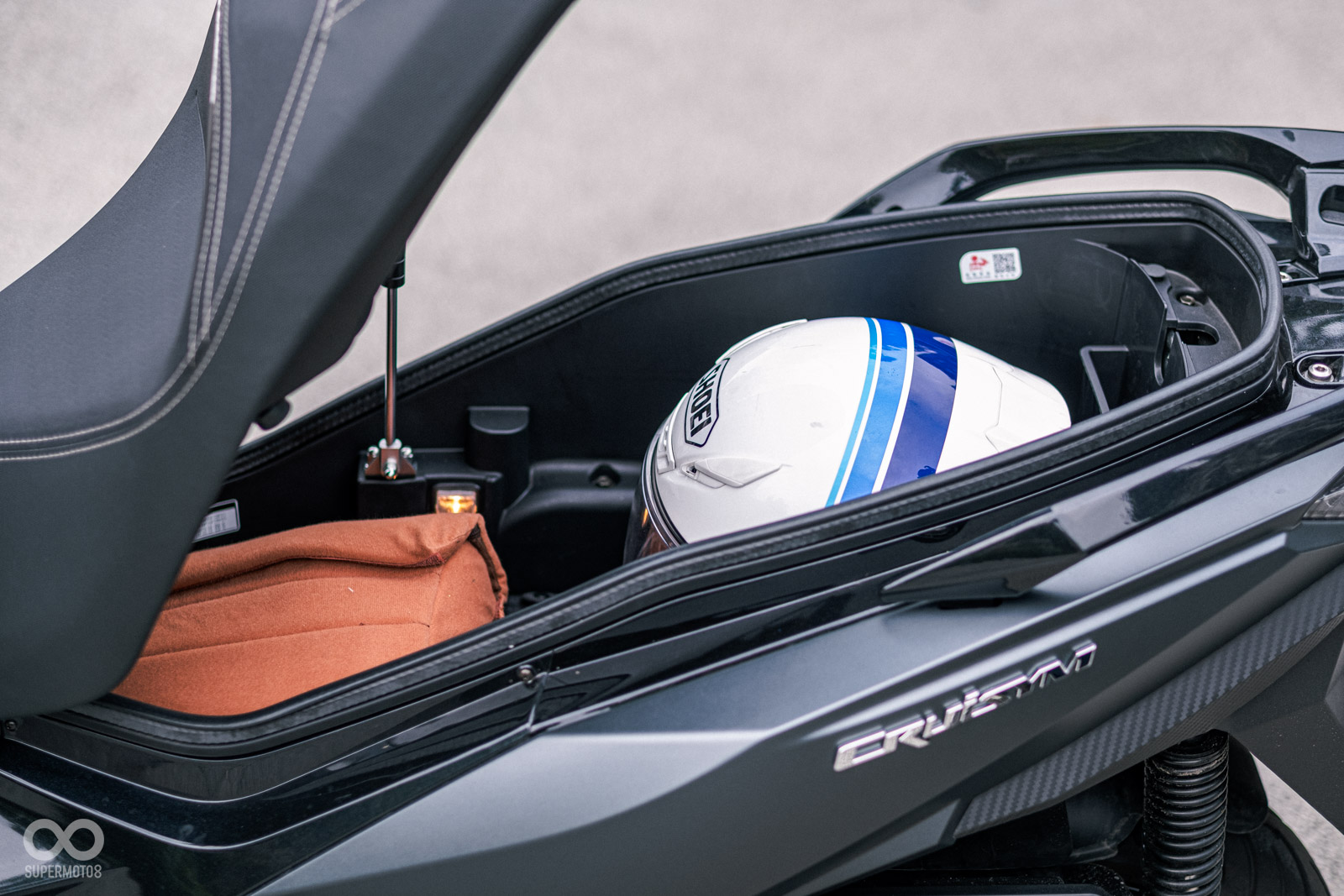 SYM bất ngờ ra mắt mẫu xe tay ga sở hữu nhiều trang bị 'ăn đứt' Honda SH!- Ảnh 7. SYM bất ngờ ra mắt mẫu xe tay ga sở hữu nhiều trang bị 'ăn đứt' Honda SH!- Ảnh 7.