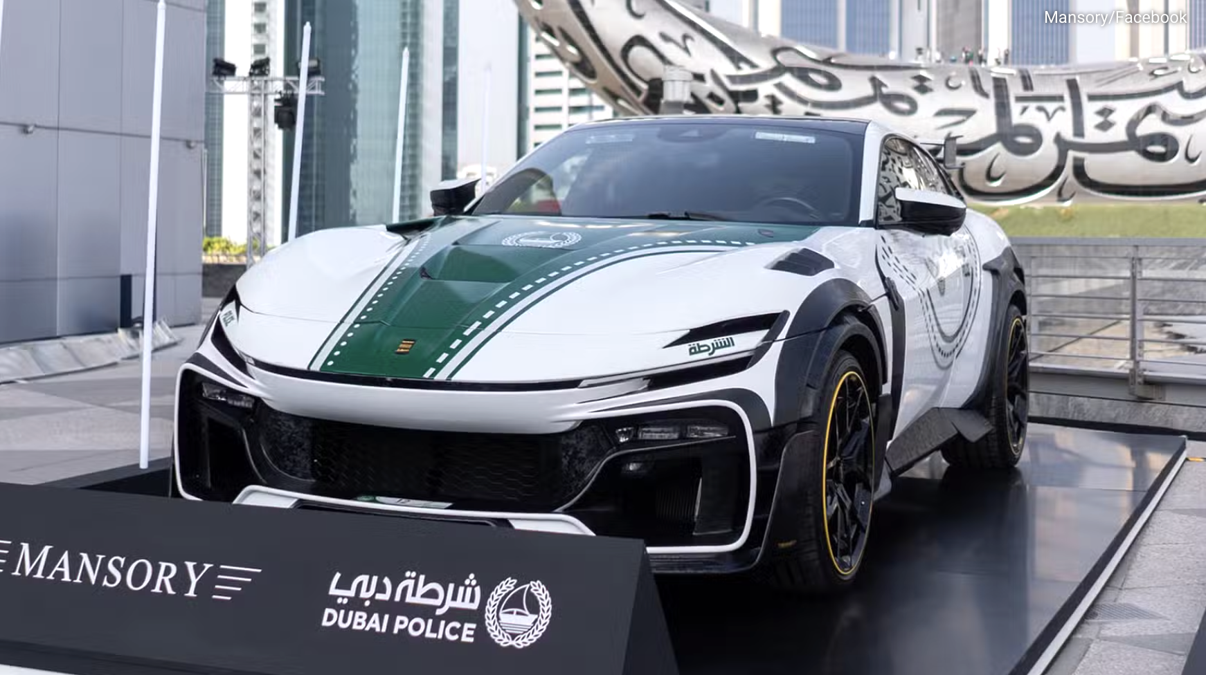 Si&ecirc;u SUV Ferrari Purosangue độ Mansory 'về đội' cảnh s&aacute;t Dubai: Ngoại h&igrave;nh hầm hố, tội phạm phải r&eacute;n v&igrave; th&ocirc;ng số khủng- Ảnh 1.