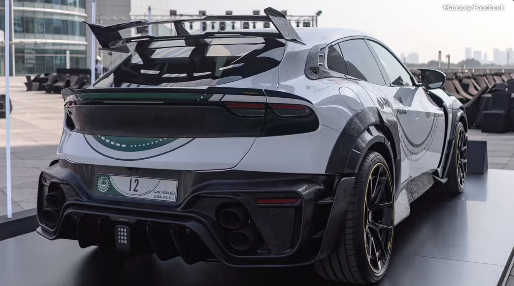 Si&ecirc;u SUV Ferrari Purosangue độ Mansory 'về đội' cảnh s&aacute;t Dubai: Ngoại h&igrave;nh hầm hố, tội phạm phải r&eacute;n v&igrave; th&ocirc;ng số khủng- Ảnh 3.