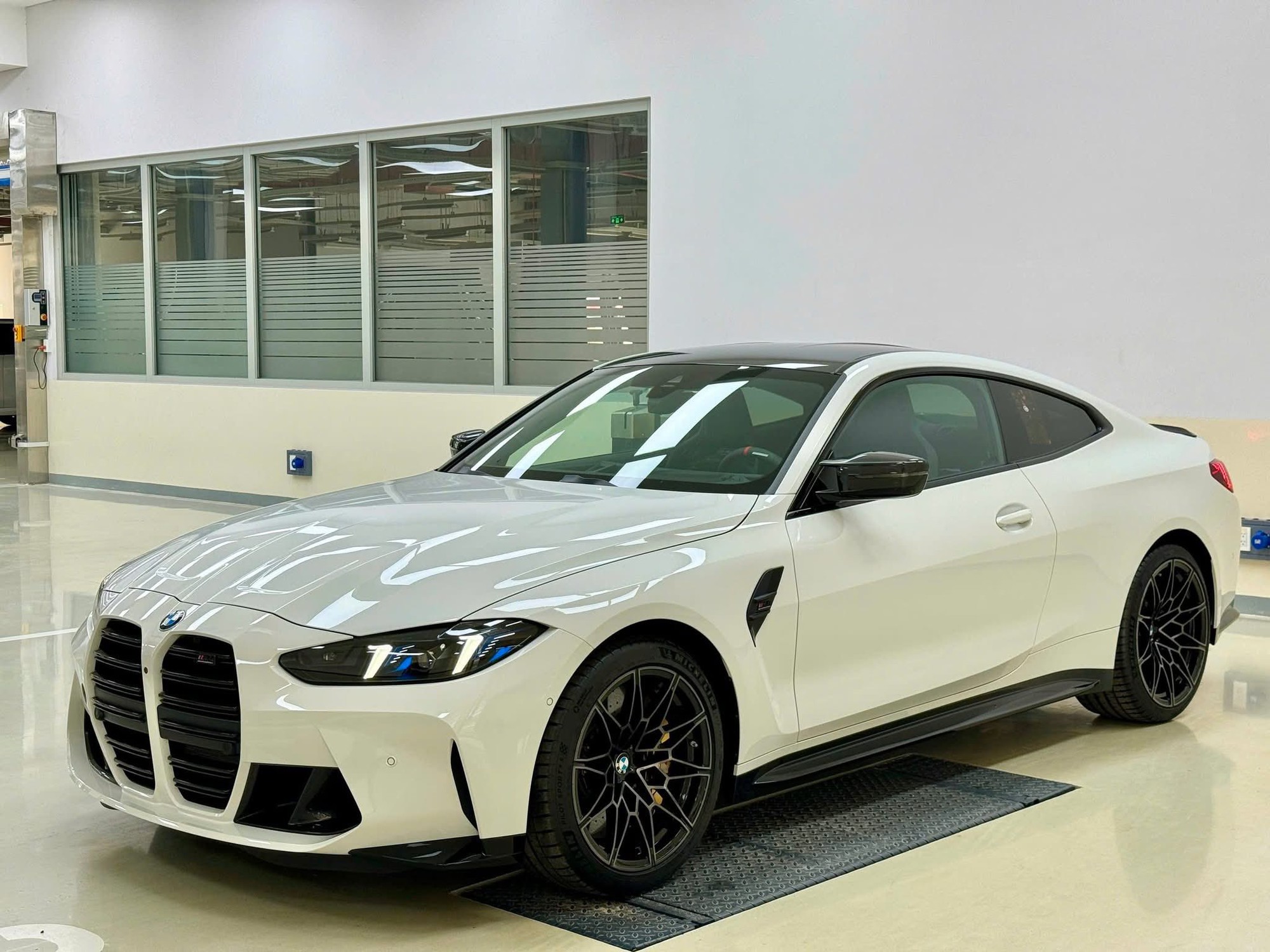 8 ‘xe chơi’ về Việt Nam 2025: Không phải siêu xe nhưng đắt, kén khách nhưng khó làm ngơ- Ảnh 5. 8 ‘xe chơi’ về Việt Nam 2025: Không phải siêu xe nhưng đắt, kén khách nhưng khó làm ngơ- Ảnh 5.