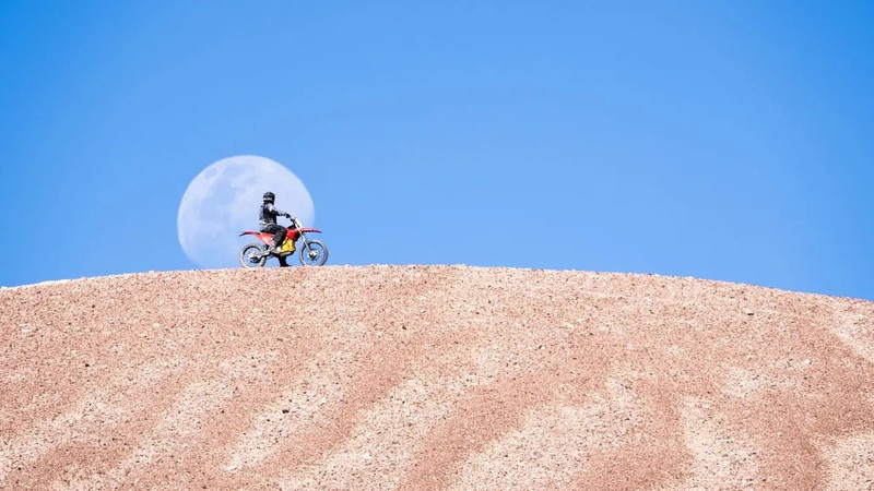 Kỳ tích xe điện chinh phục núi lửa cao nhất thế giới- Ảnh 4. Kỳ tích xe điện chinh phục núi lửa cao nhất thế giới- Ảnh 4.