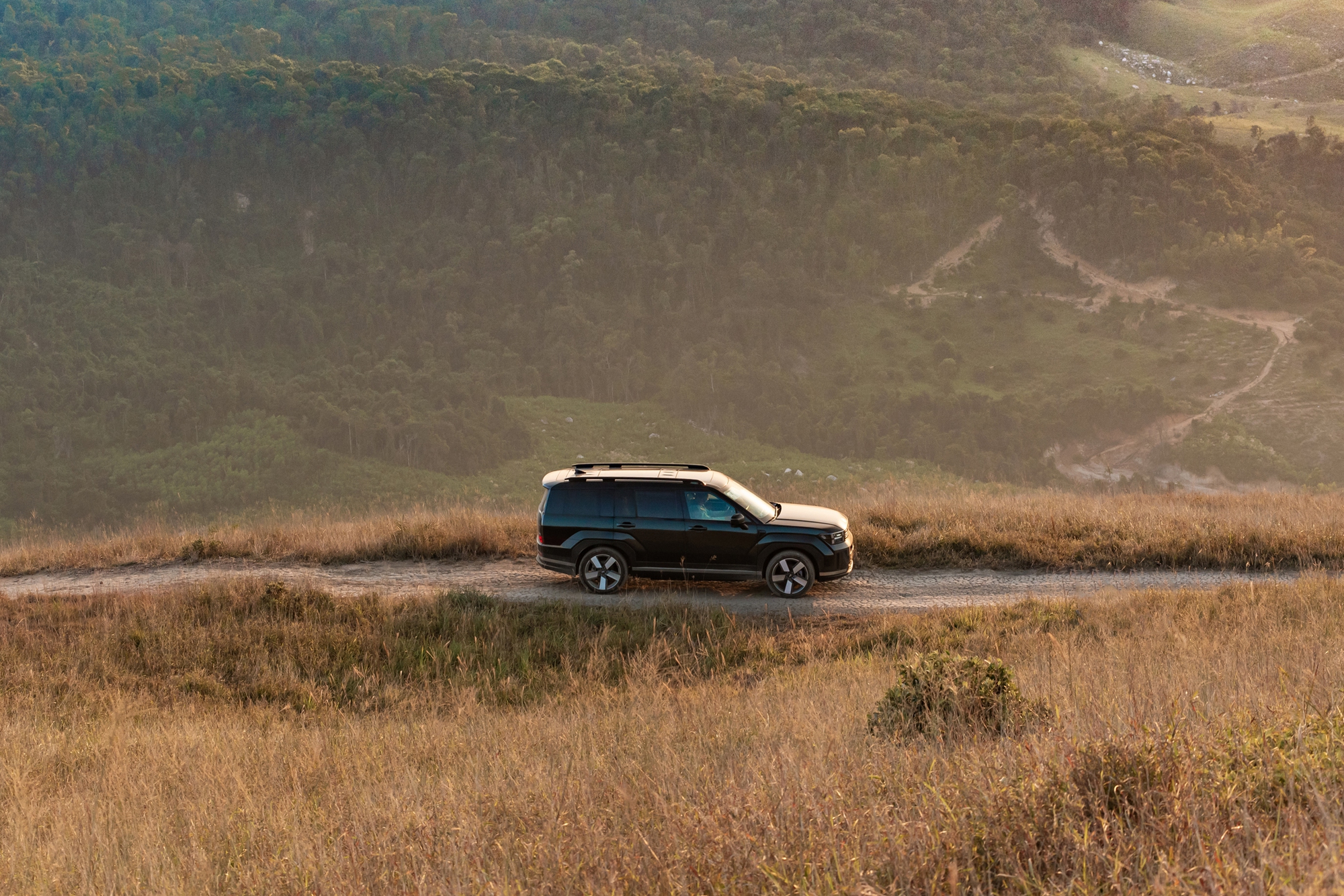 Bỏ 1,5 tỷ mua Hyundai Santa Fe Hybrid và những điều cần biết: Bớt bồng bềnh nhưng đừng kỳ vọng quá nhiều về tiết kiệm nhiên liệu- Ảnh 11. Bỏ 1,5 tỷ mua Hyundai Santa Fe Hybrid và những điều cần biết: Bớt bồng bềnh nhưng đừng kỳ vọng quá nhiều về tiết kiệm nhiên liệu- Ảnh 11.