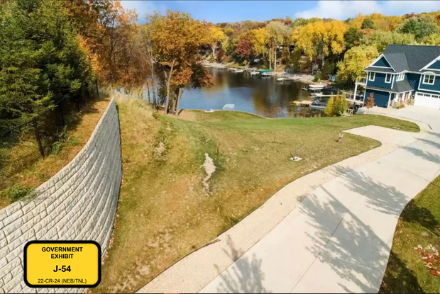 Từ bữa ăn của trẻ em nghèo đến siêu xe, biệt thự, kỳ nghỉ xa hoa: Đại án lật mặt đường dây "rút ruột" tiền từ thiện gây chấn động- Ảnh 1. Từ bữa ăn của trẻ em nghèo đến siêu xe, biệt thự, kỳ nghỉ xa hoa: Đại án lật mặt đường dây "rút ruột" tiền từ thiện gây chấn động- Ảnh 1.