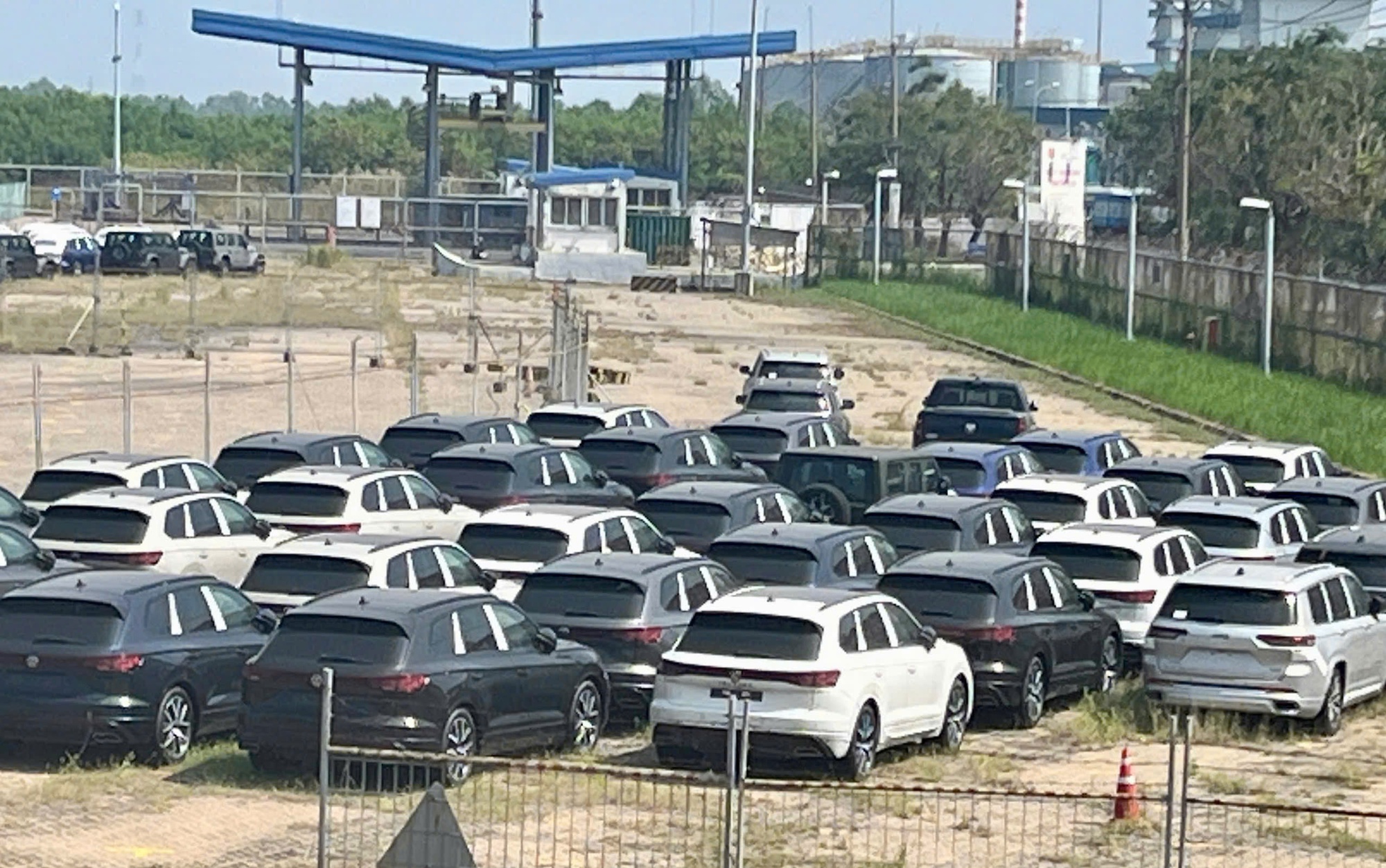 Cận cảnh lô xe gần 2.100 chiếc vừa cập cảng TPHCM- Ảnh 1. Cận cảnh lô xe gần 2.100 chiếc vừa cập cảng TPHCM- Ảnh 1.