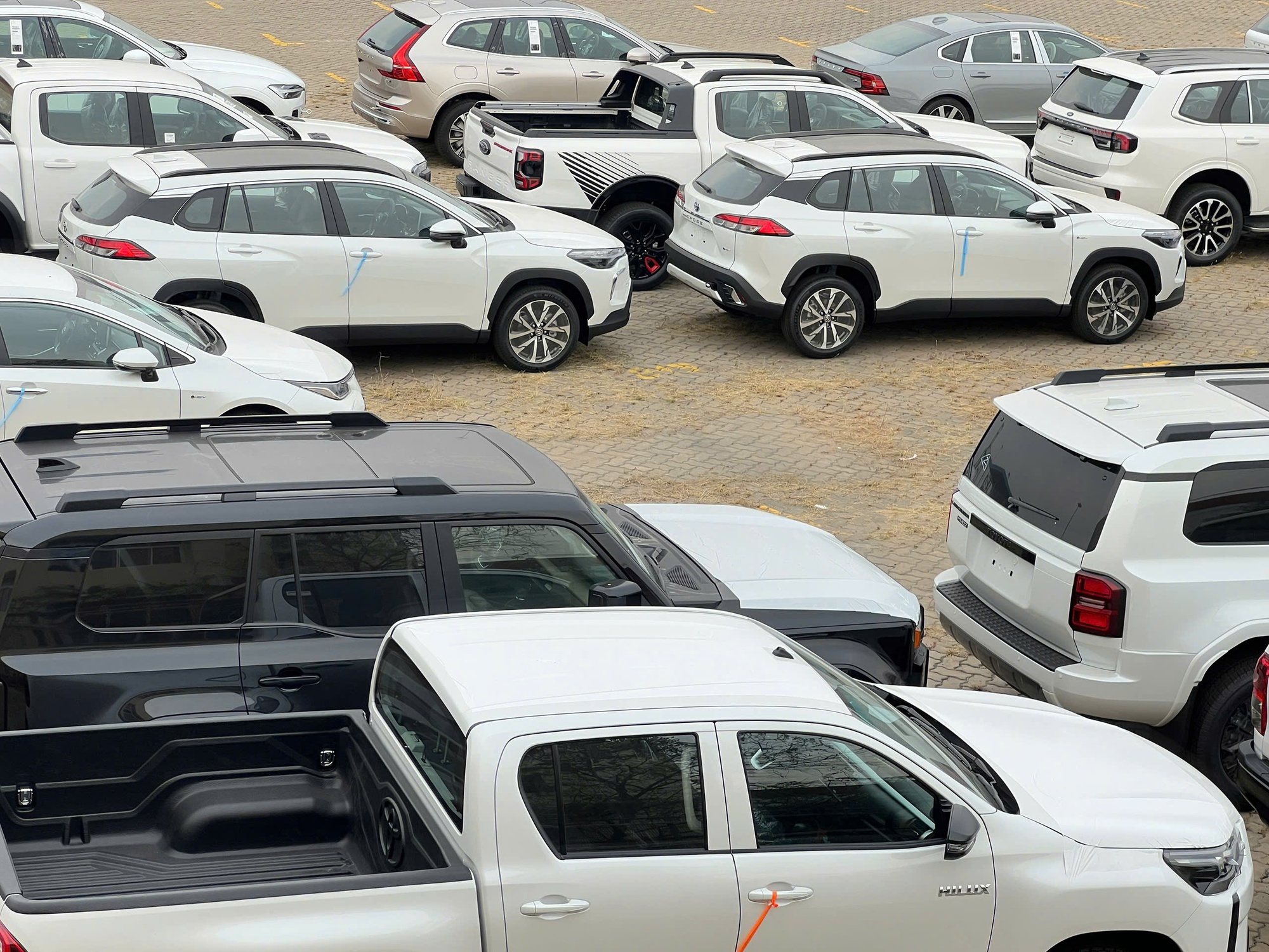 Cận cảnh lô xe gần 2.100 chiếc vừa cập cảng TPHCM- Ảnh 2. Cận cảnh lô xe gần 2.100 chiếc vừa cập cảng TPHCM- Ảnh 2.