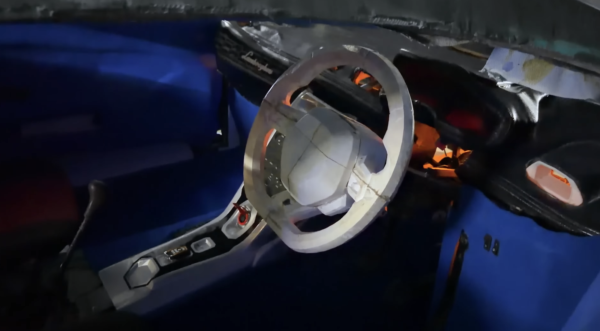 Thêm một chàng trai trẻ dành hẳn 4 năm làm xe mô phỏng Lamborghini Huracan tỷ lệ như thật- Ảnh 4. Thêm một chàng trai trẻ dành hẳn 4 năm làm xe mô phỏng Lamborghini Huracan tỷ lệ như thật- Ảnh 4.