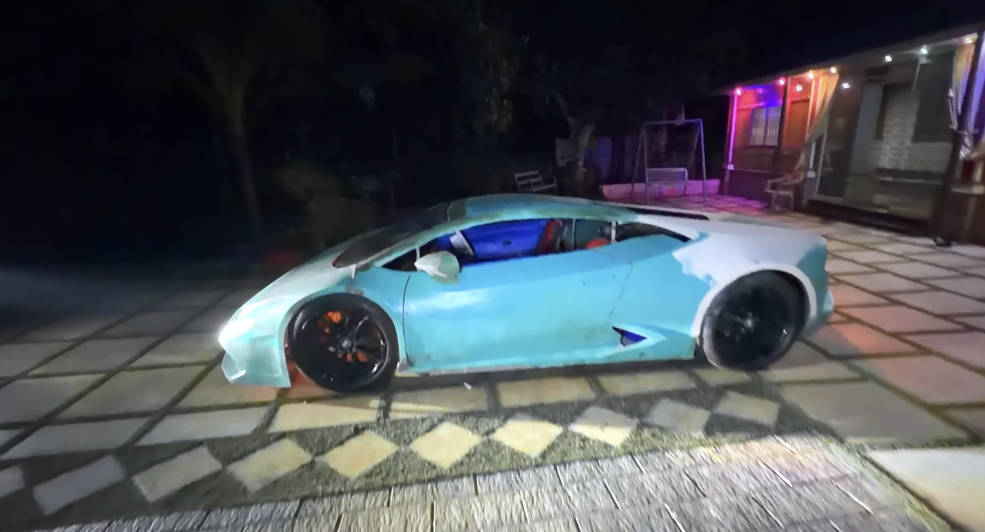 Th&ecirc;m một ch&agrave;ng trai trẻ d&agrave;nh hẳn 4 năm l&agrave;m xe m&ocirc; phỏng Lamborghini Huracan tỷ lệ như thật- Ảnh 6.