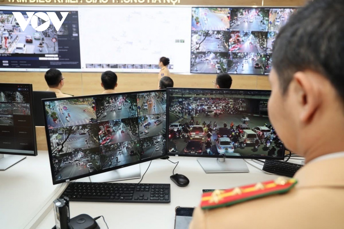 Camera AI c&oacute; phạt nguội người vi phạm khi "đi b&atilde;o" ăn mừng U22 Việt Nam v&ocirc; địch?- Ảnh 4.