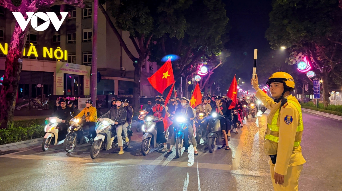 Camera AI c&oacute; phạt nguội người vi phạm khi "đi b&atilde;o" ăn mừng U22 Việt Nam v&ocirc; địch?- Ảnh 2.